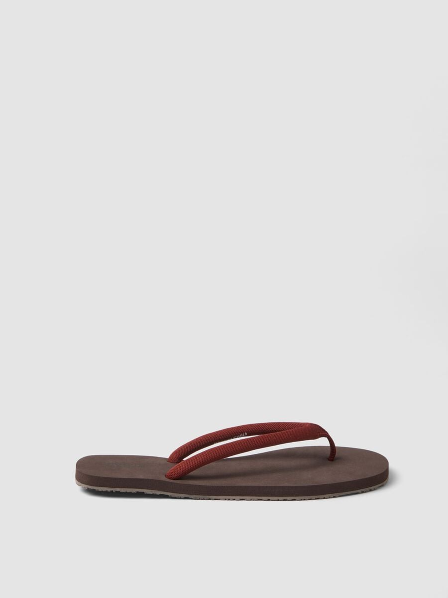 Brown flip-flops with thick straps_0