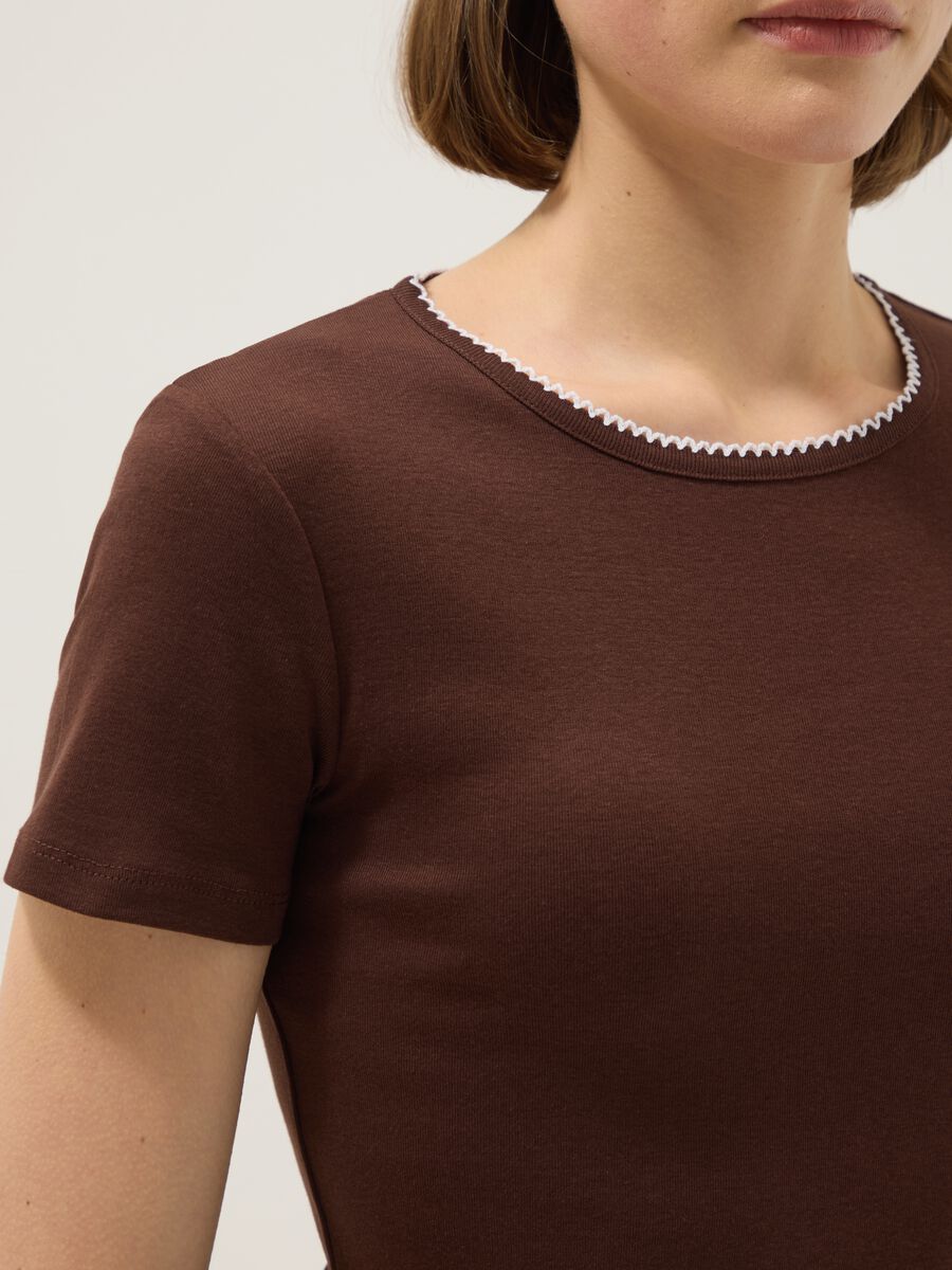 Brown pure cotton regular fit t-shirt with contrast stitching_3