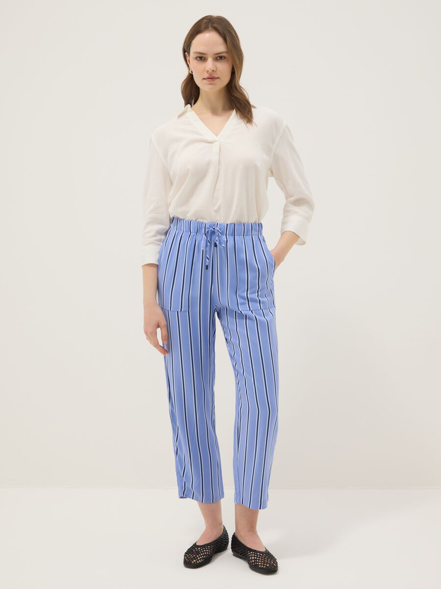 Jogginghose aus reiner Viskose mit mehrfarbigen Streifen, regul&auml;re Passform_0