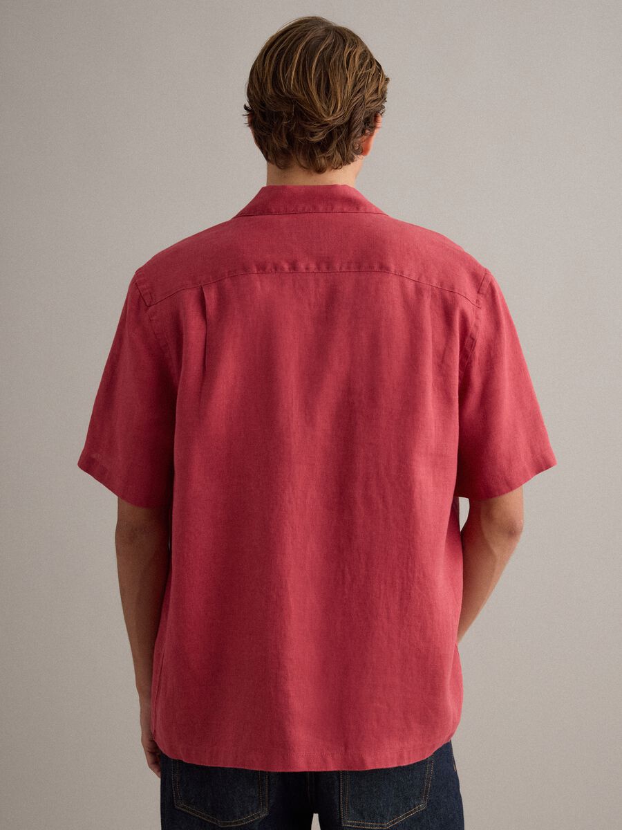 Rotes Hemd mit Bowlingkragen aus reinem Leinen_3