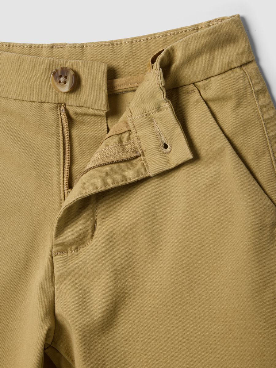 Beige stretch cotton chino shorts_2