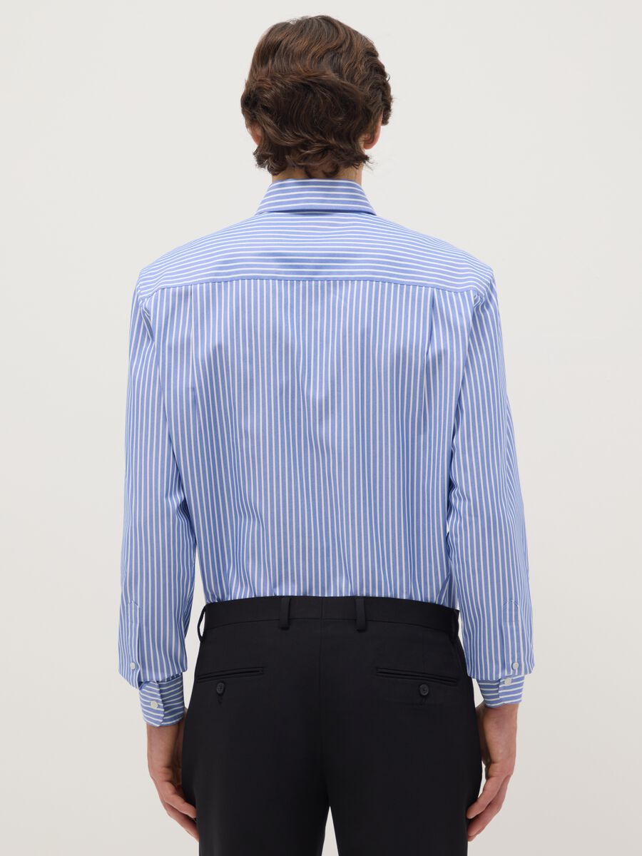 Mehrfarbig gestreiftes Baumwollmischhemd mit regul&auml;rer Passform_2