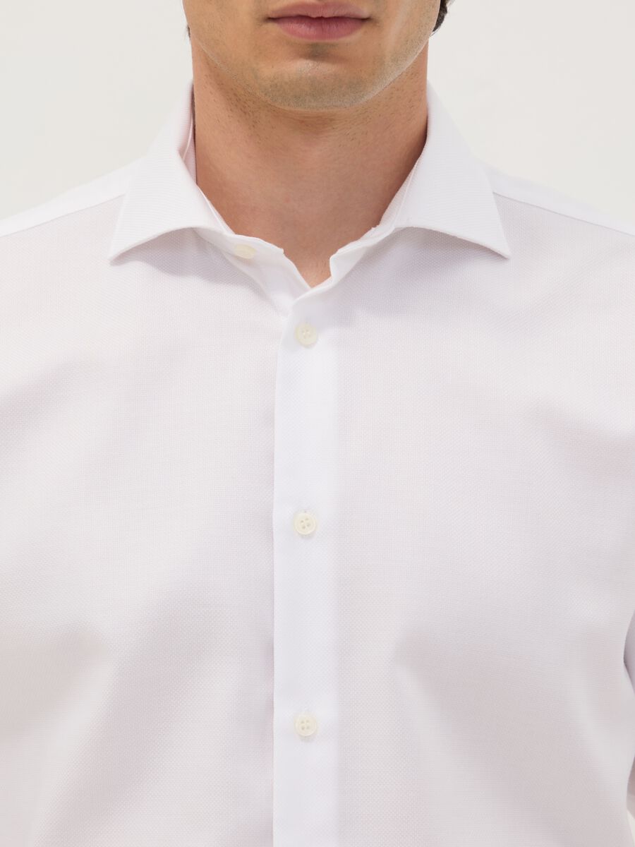 &Lambda;&epsilon;&upsilon;&kappa;ό slim fit &pi;&omicron;&upsilon;&kappa;ά&mu;&iota;&sigma;&omicron; &alpha;&pi;ό 100% &beta;&alpha;&mu;&beta;ά&kappa;&iota; &mu;&epsilon; &iota;&tau;&alpha;&lambda;&iota;&kappa;ό &gamma;&iota;&alpha;&kappa;ά_1