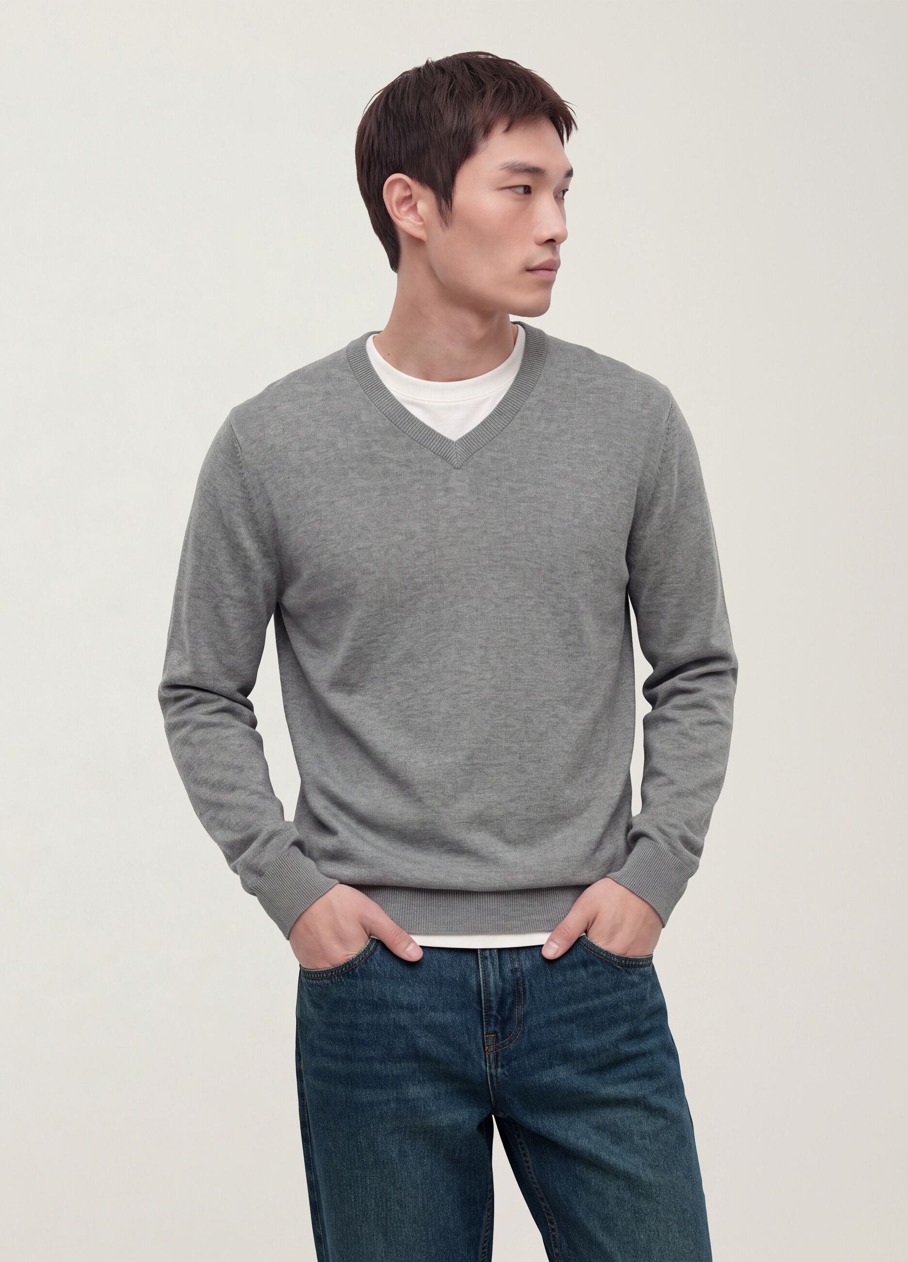 Grauer V-Ausschnitt-Pullover aus Viskosemix, Regular Fit