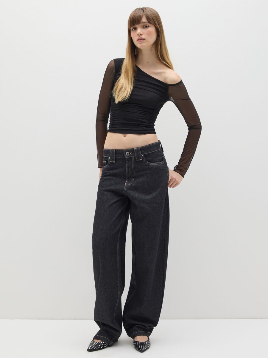 Schwarzes Langarmshirt aus Stretchmaterial_2