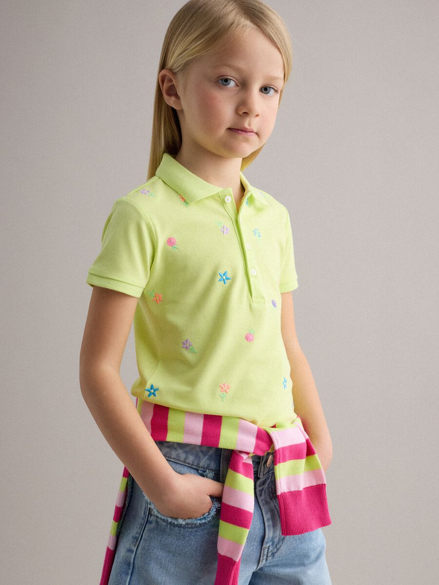 Girls' green pure cotton polo regular fit with embroidered flowers_1
