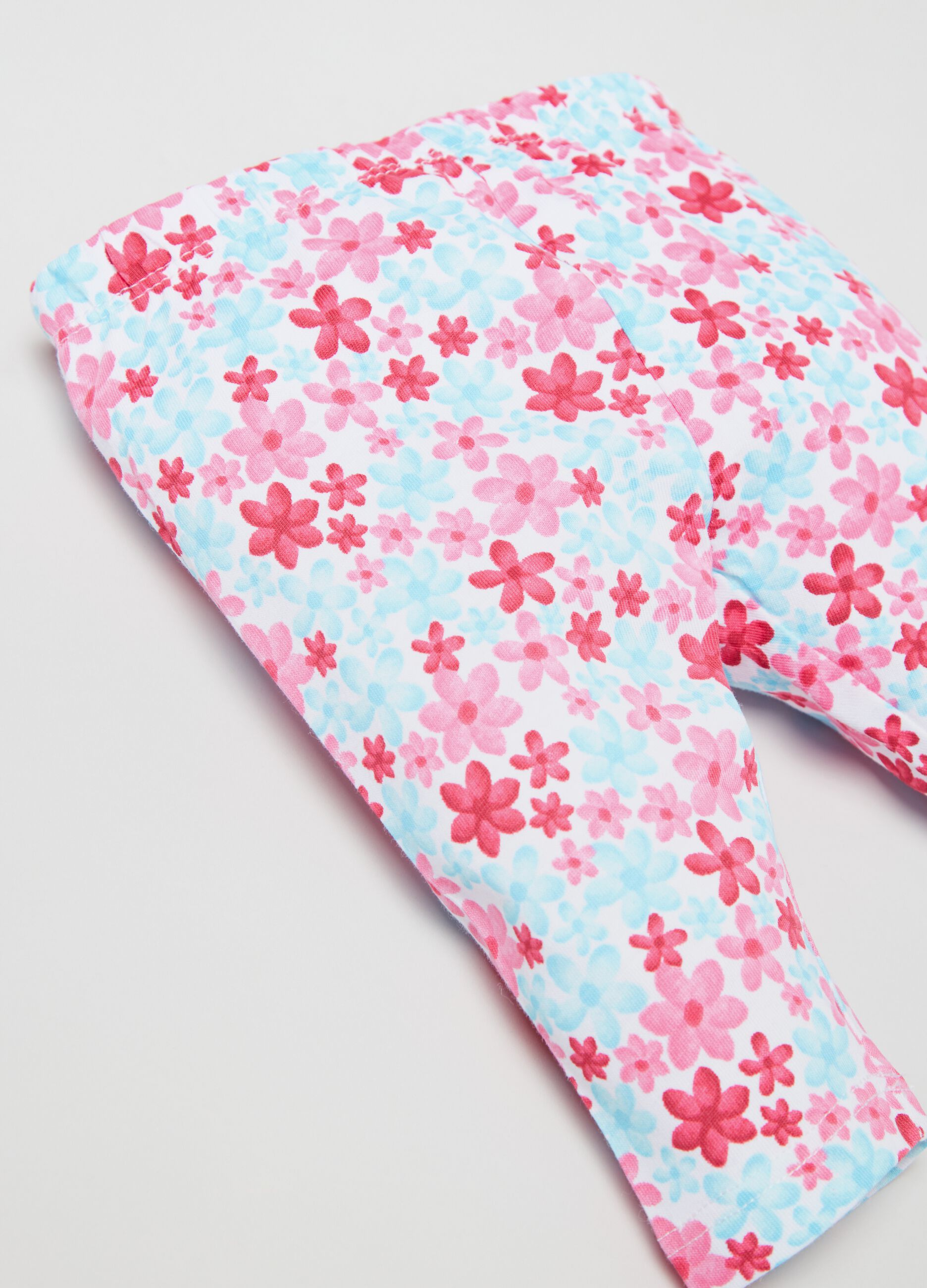 Three-quarter leggings with small flowers print