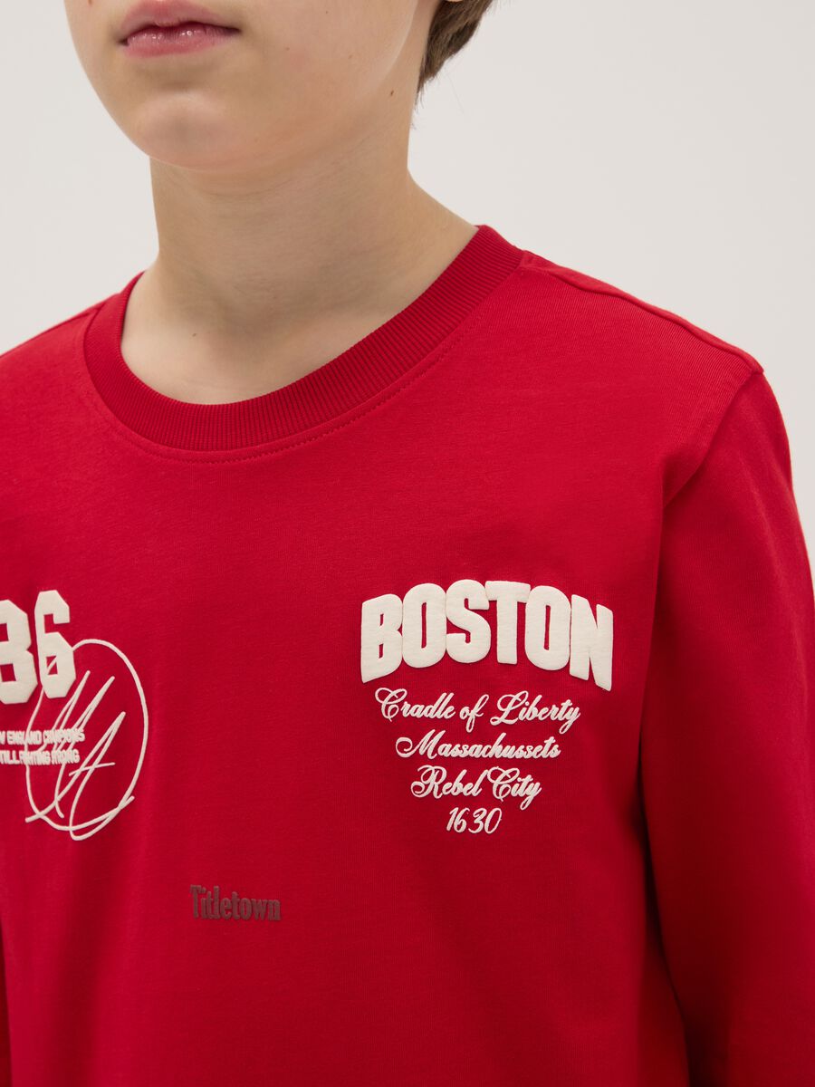 Red cotton regular fit t-shirt for boys_2