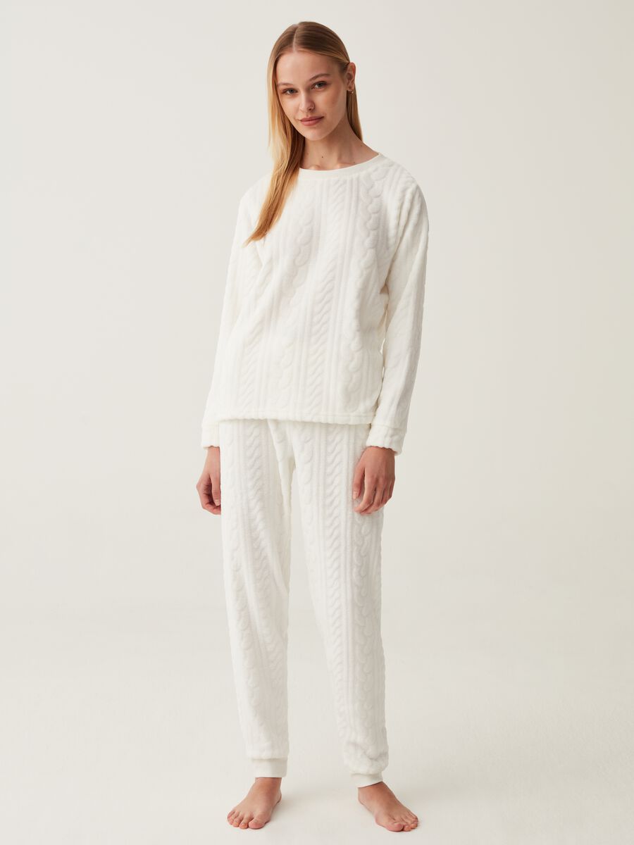 Long pyjamas with cable-knit design_0
