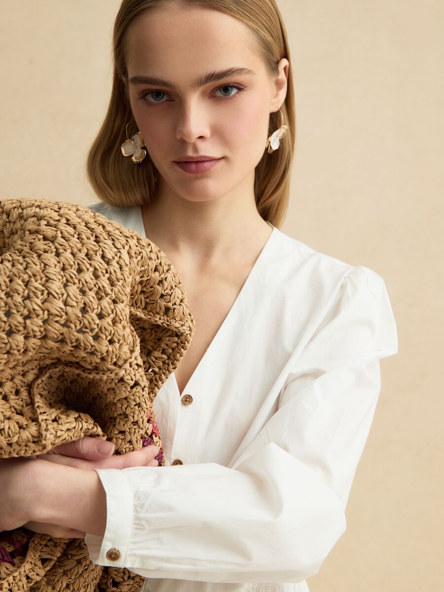 Wei&szlig;es Kleid aus reiner Baumwolle mit tiefem V-Ausschnitt_0