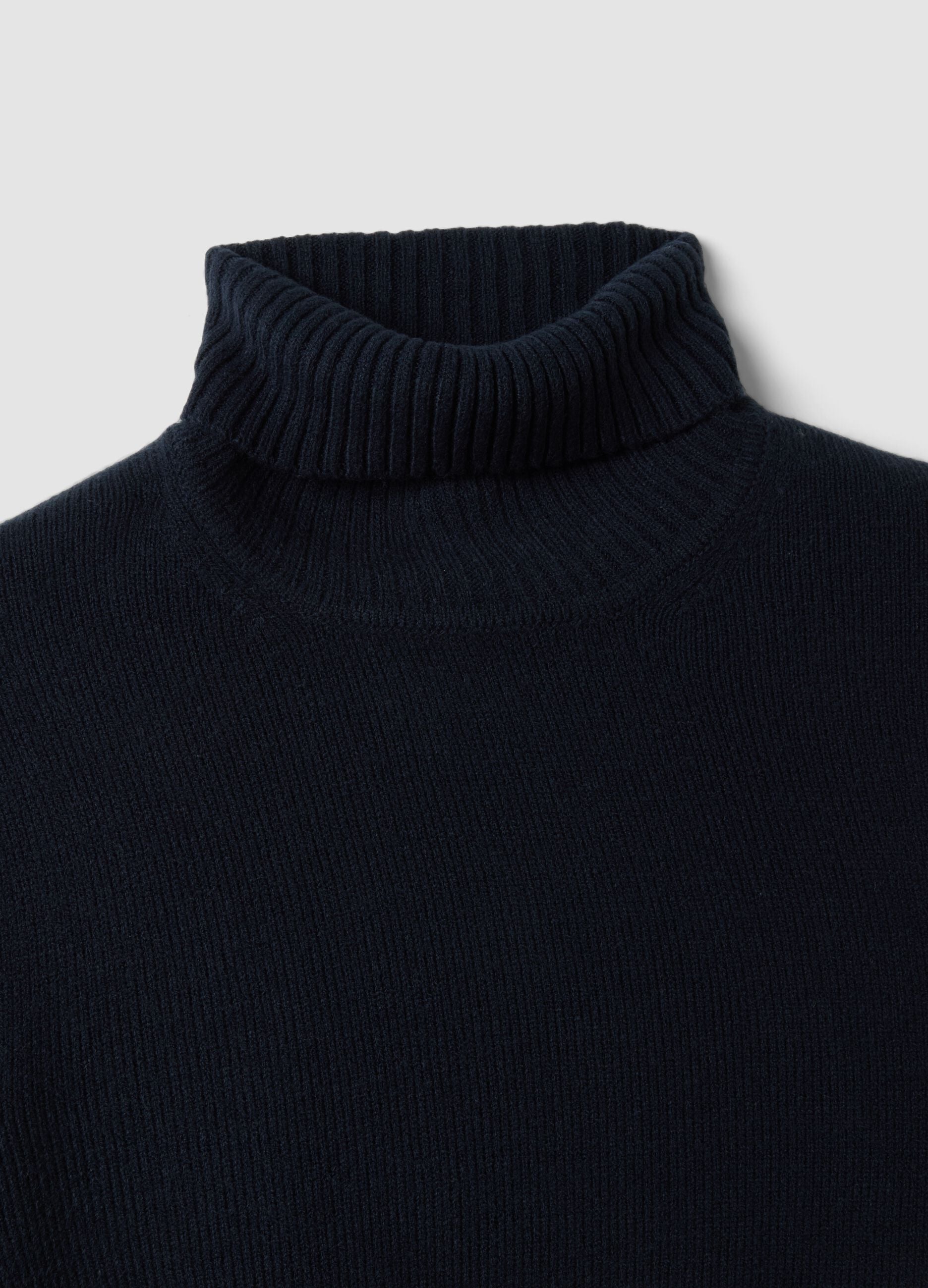 Maglia blu a dolcevita regular fit in jersey knit