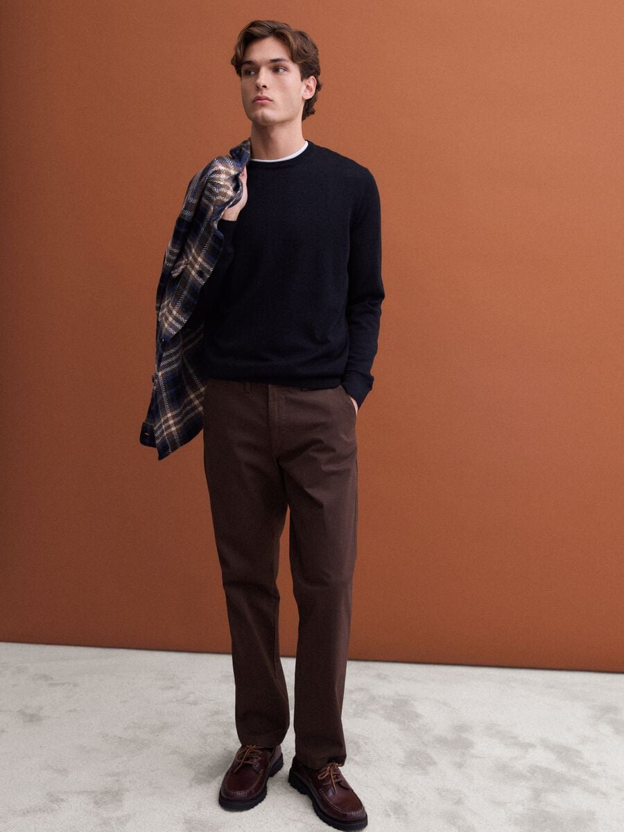 Black pure merino wool crew-neck jumper, regular fit_2