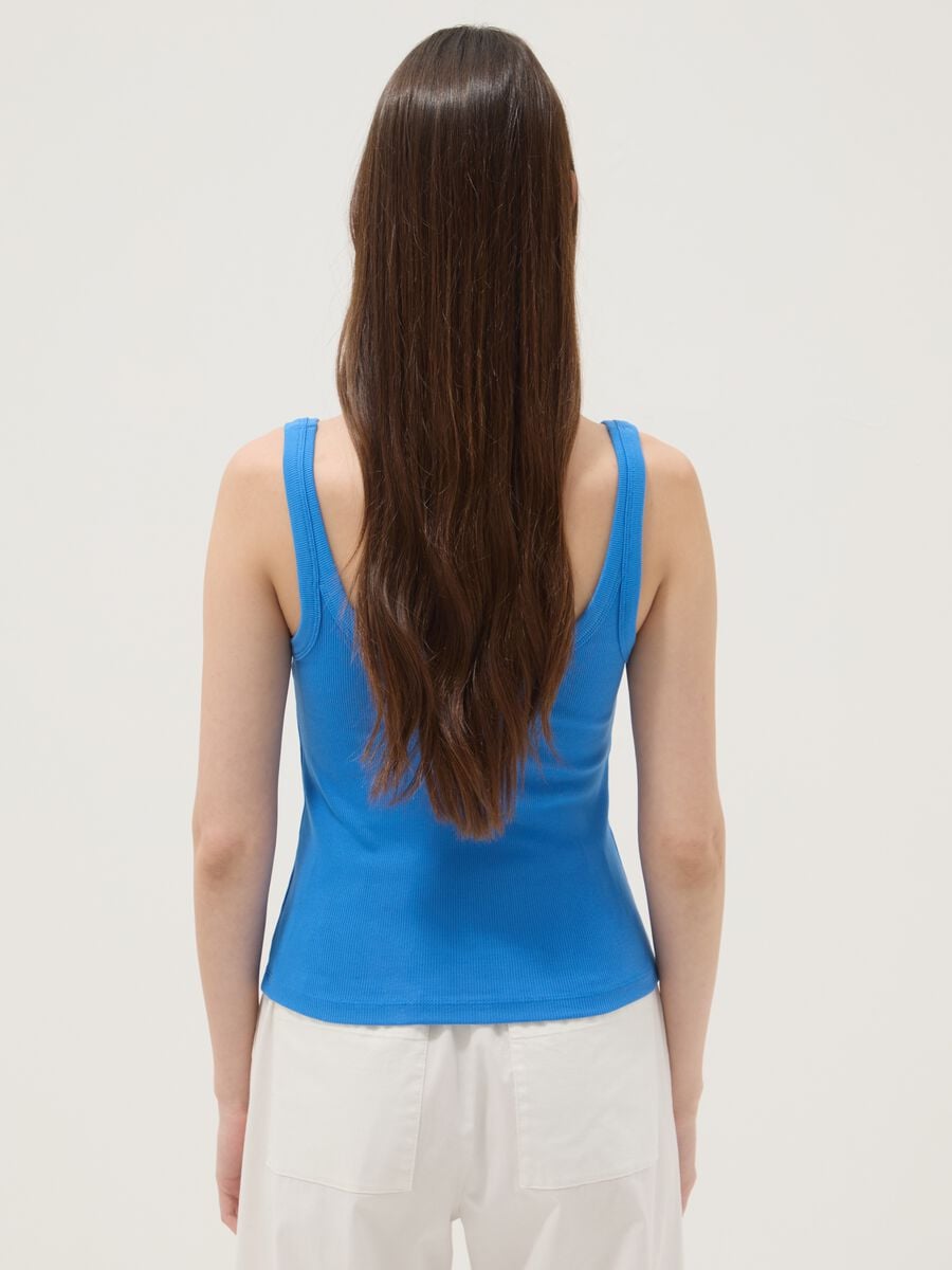 Camiseta de tirantes azul ajustada de algod&oacute;n el&aacute;stico_3