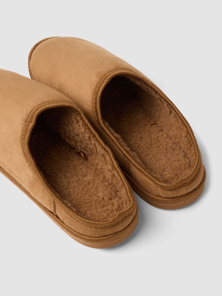 Light brown house slippers with plush-effect lining_2