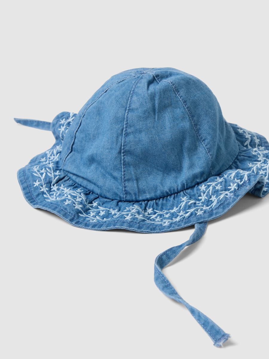 Blue denim pure cotton hat for babies with embroidered details_2