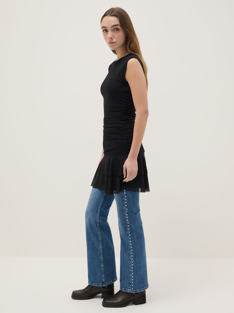 Schwarzes &auml;rmelloses Kleid mit regul&auml;rer Passform_4