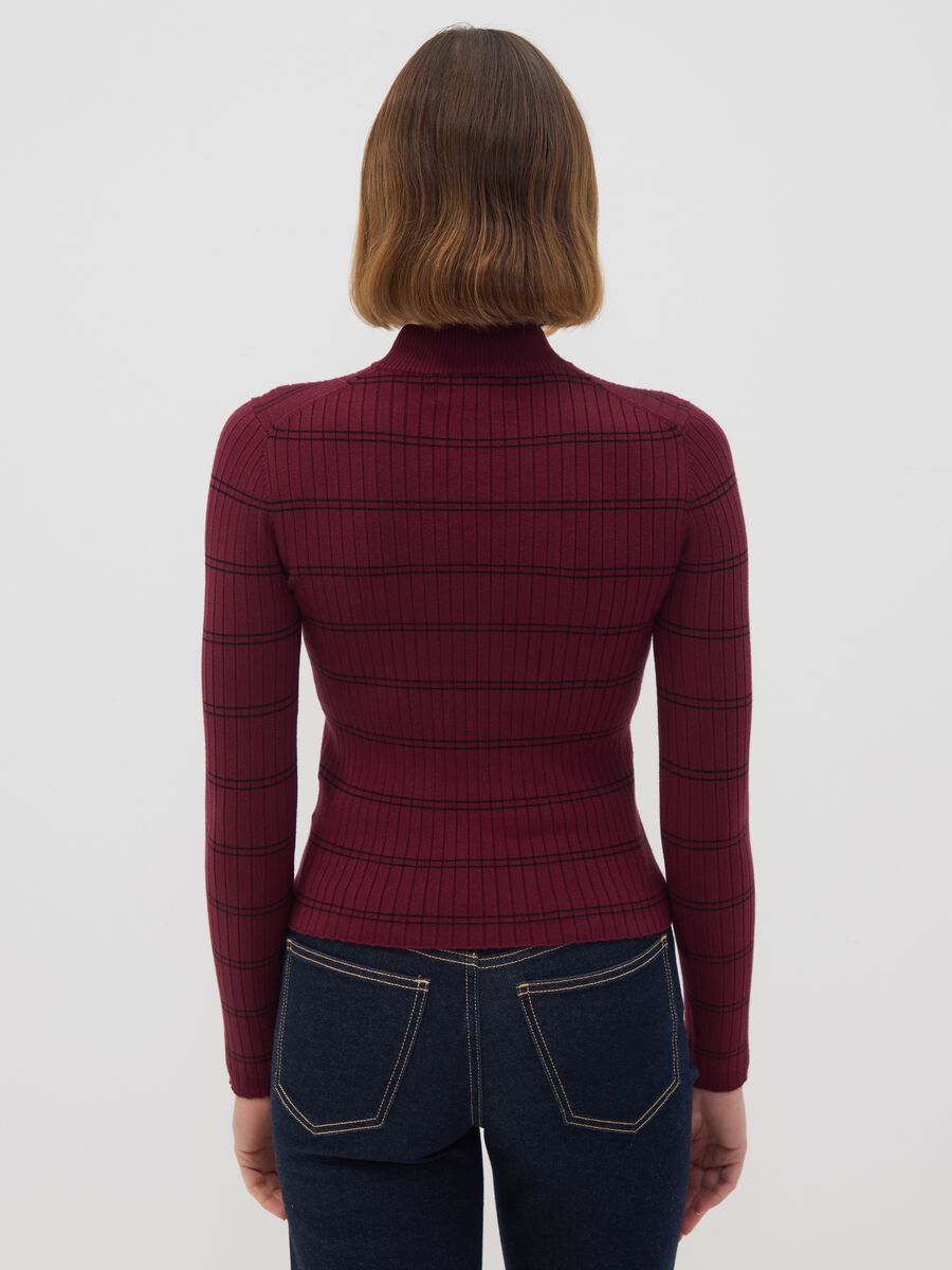 Dark red viscose-blend fitted jumper with funnel neck_3