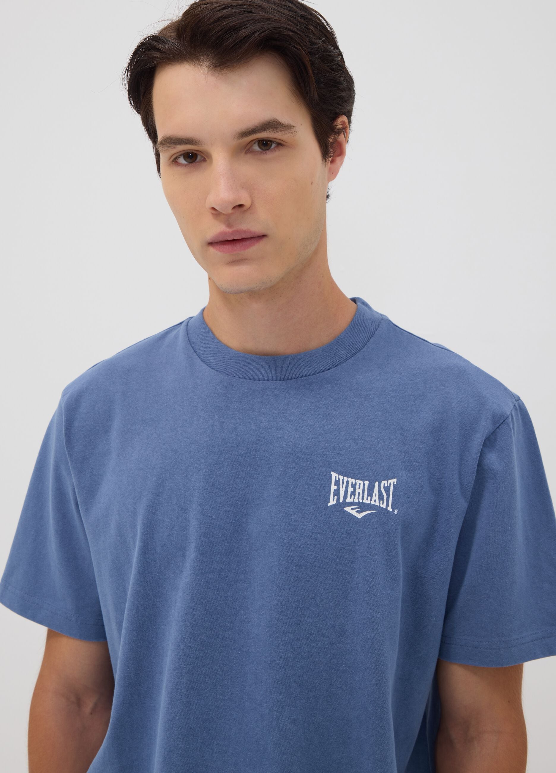 &Mu;&pi;&lambda;&epsilon; &kappa;&omicron;&nu;&tau;&omicron;&mu;ά&nu;&iota;&kappa;&omicron; T-shirt &alpha;&pi;ό 100% &beta;&alpha;&mu;&beta;ά&kappa;&iota; &mu;&epsilon; &lambda;&omicron;&gamma;ό&tau;&upsilon;&pi;&omicron;