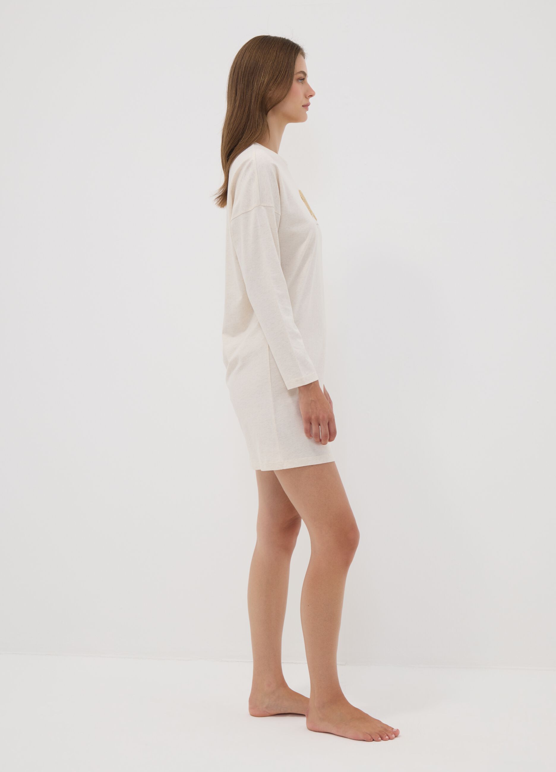 Camicia da notte beige in puro cotone organico con stampa cornetto