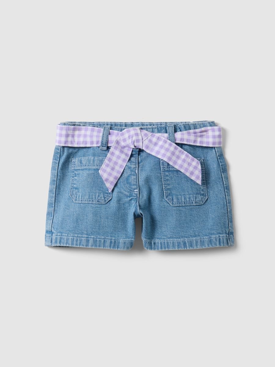 Girls&rsquo; blue denim shorts in stretch cotton with gingham belt_0