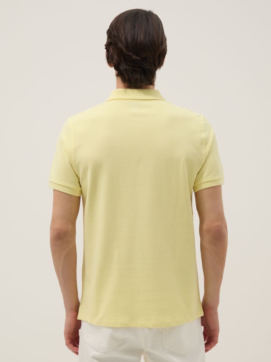 Gelbes Poloshirt aus reiner Bio-Baumwolle mit kurzen &Auml;rmeln, Regular Fit_3