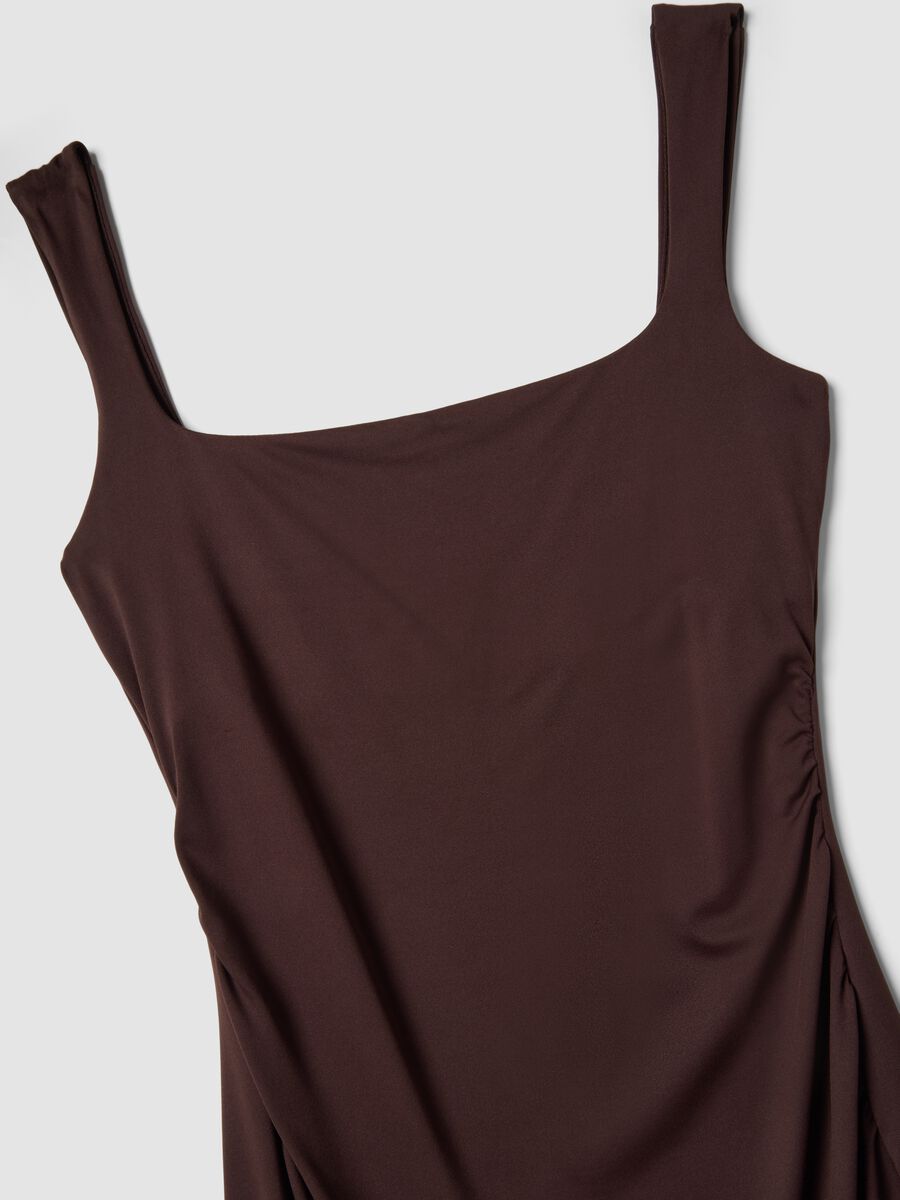 Brown fitted dress with square neckline_5