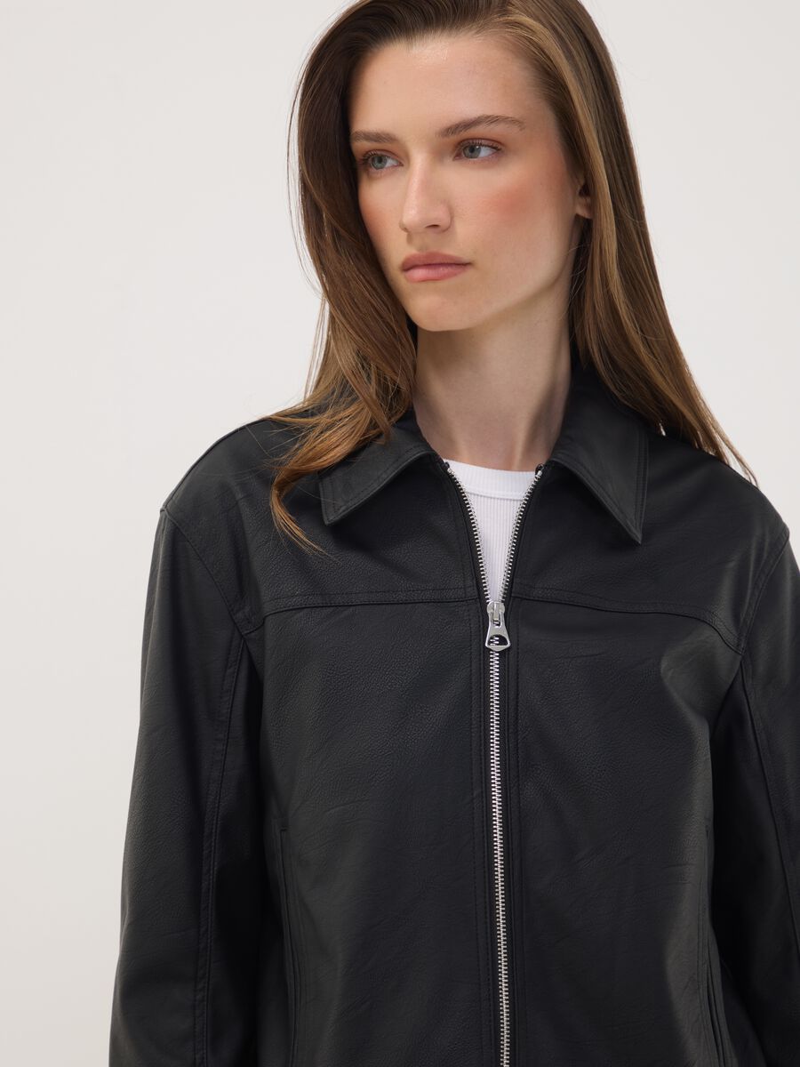 Black zip-up jacket with slim-fit collar_0