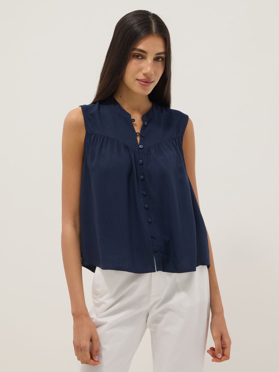 Blaue Regular-Fit-Bluse aus reiner Viskose mit bestickter Struktur_1