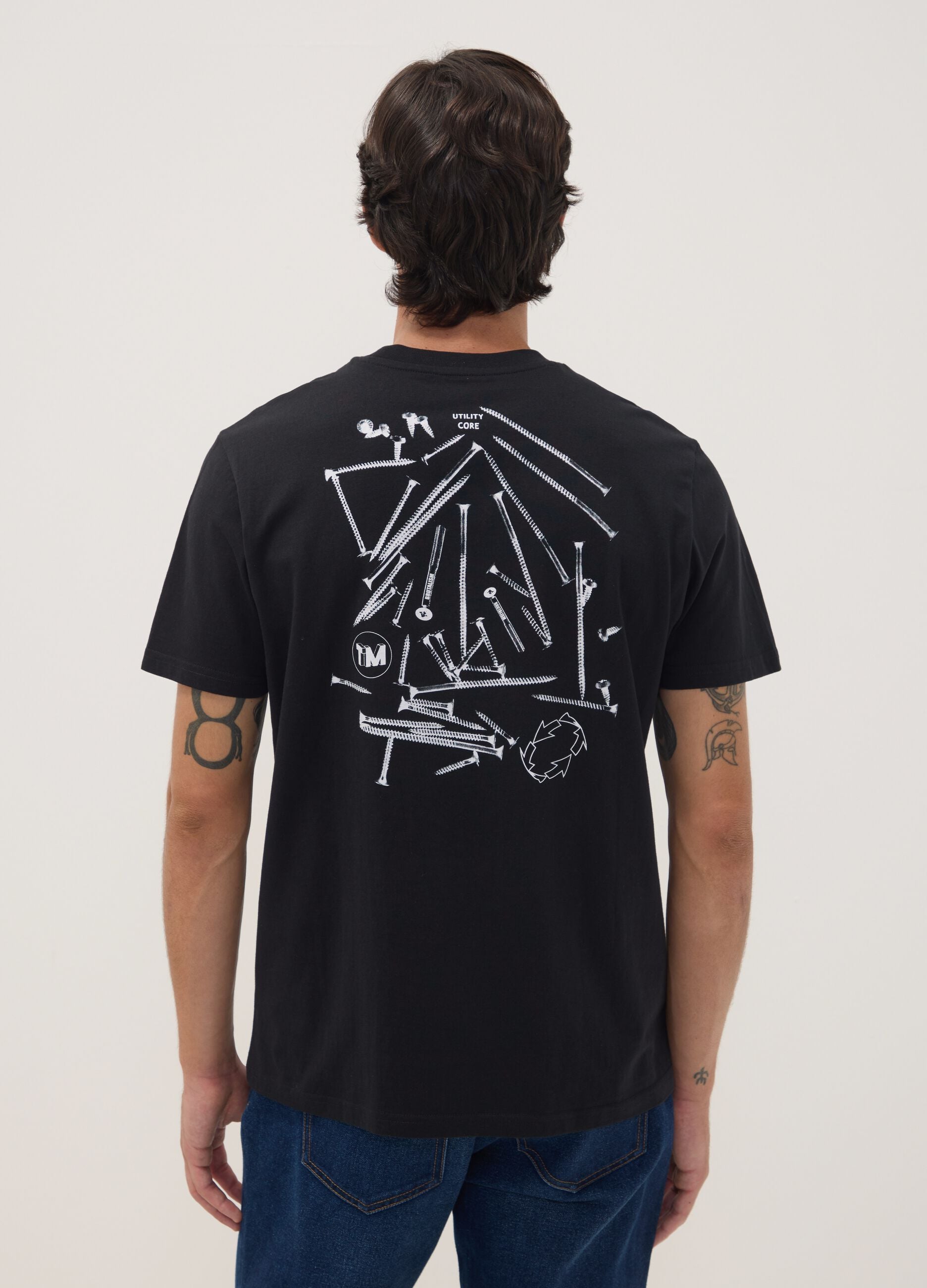 T-shirt preta em algod&atilde;o puro com decote redondo e estampado