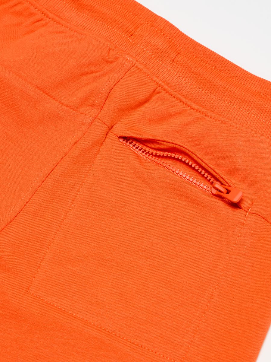 Fleece Bermuda shorts with drawstring and pockets_2
