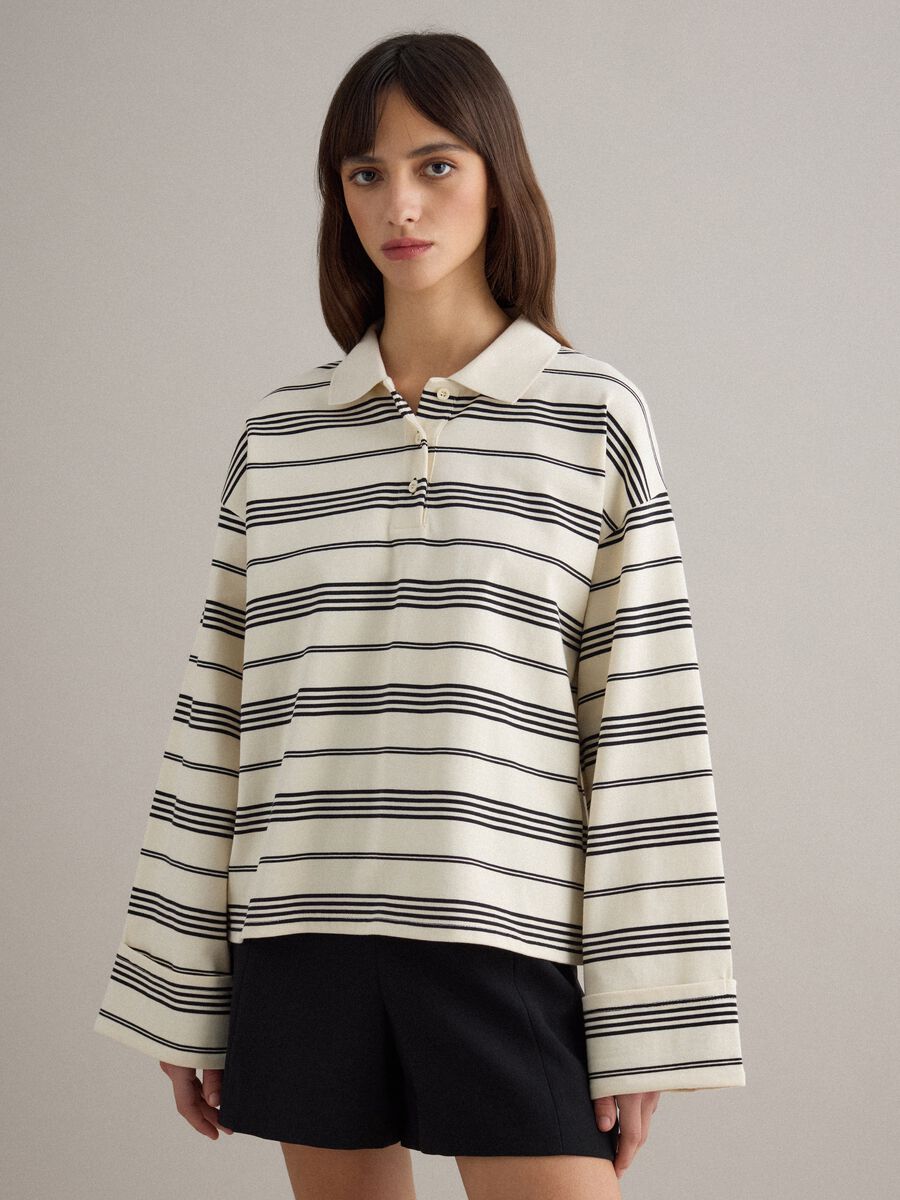 Mehrfarbig gestreiftes Polohemd aus reiner Baumwolle im Regular Fit_1