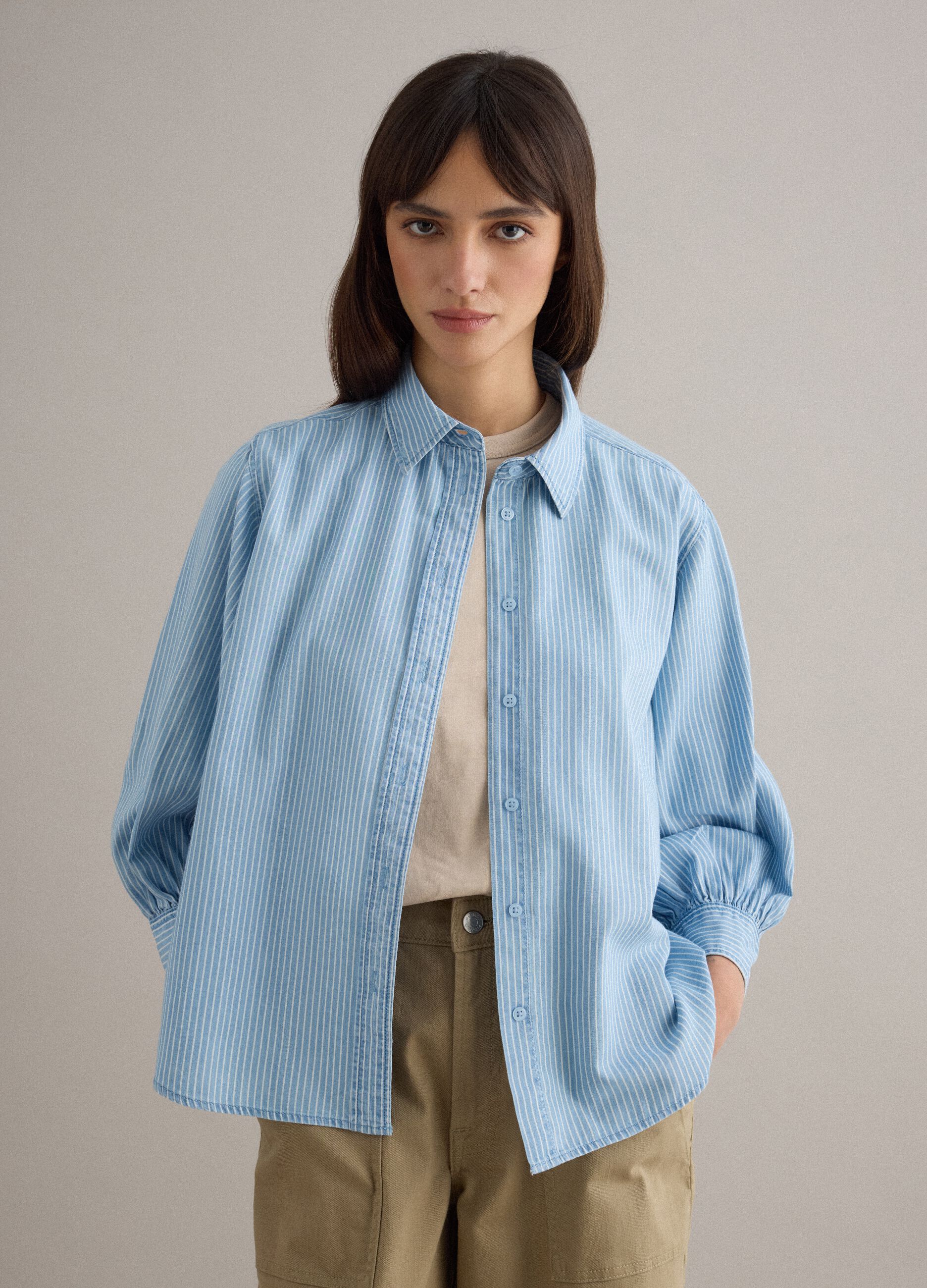 Chemise en pur coton ray&eacute;e bleue, coupe regular