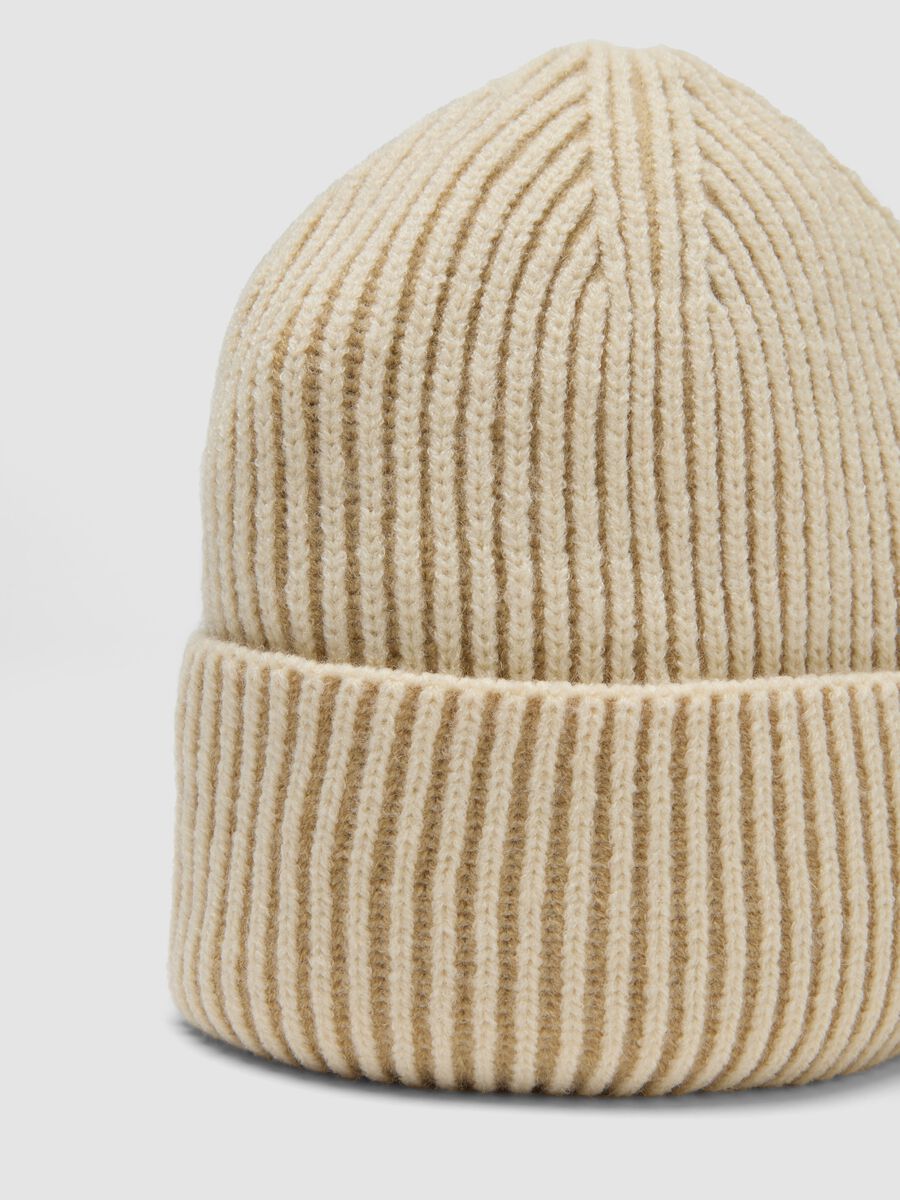 Beige ribbed knit beanie with turn-up_2