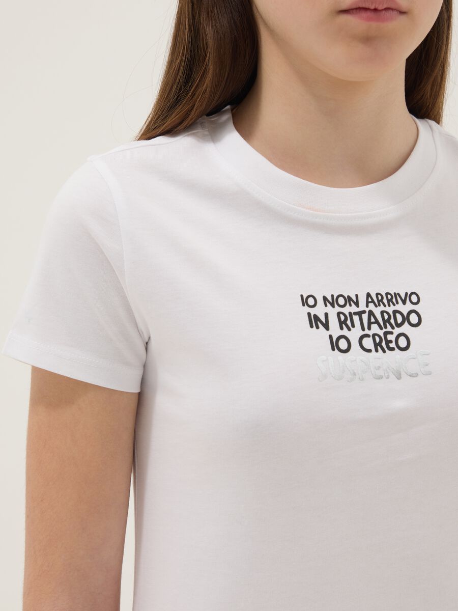 T-shirt branca de puro algod&atilde;o para meninas, ajuste regular com frase_2