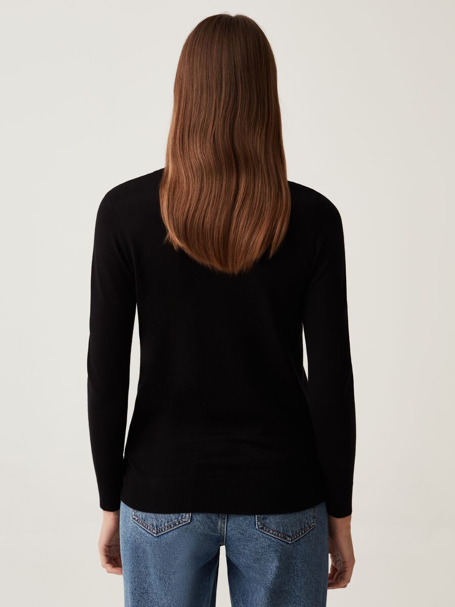 Solid colour pullover with round neck_2