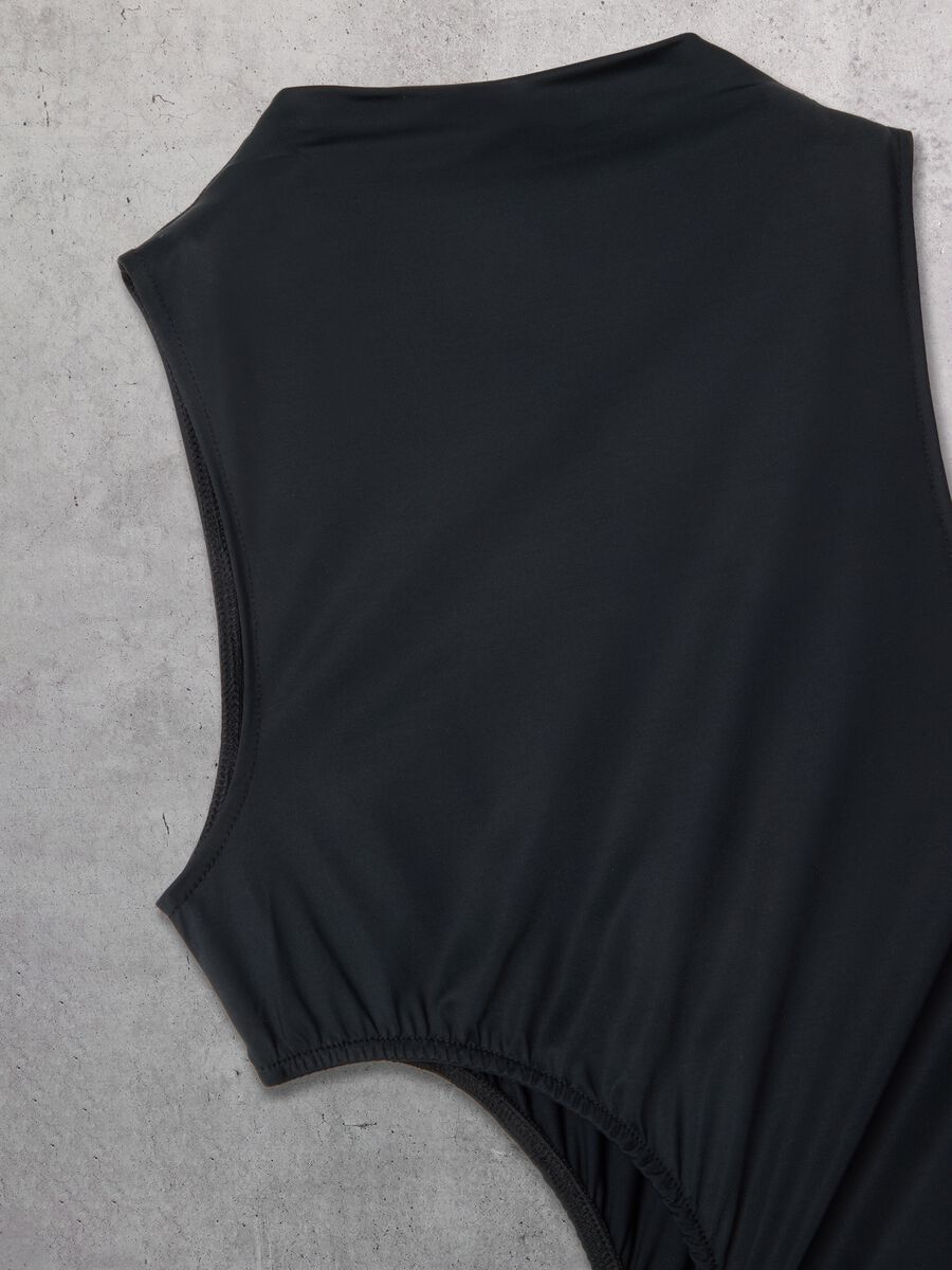 Crna maxi haljina s izrezom_7