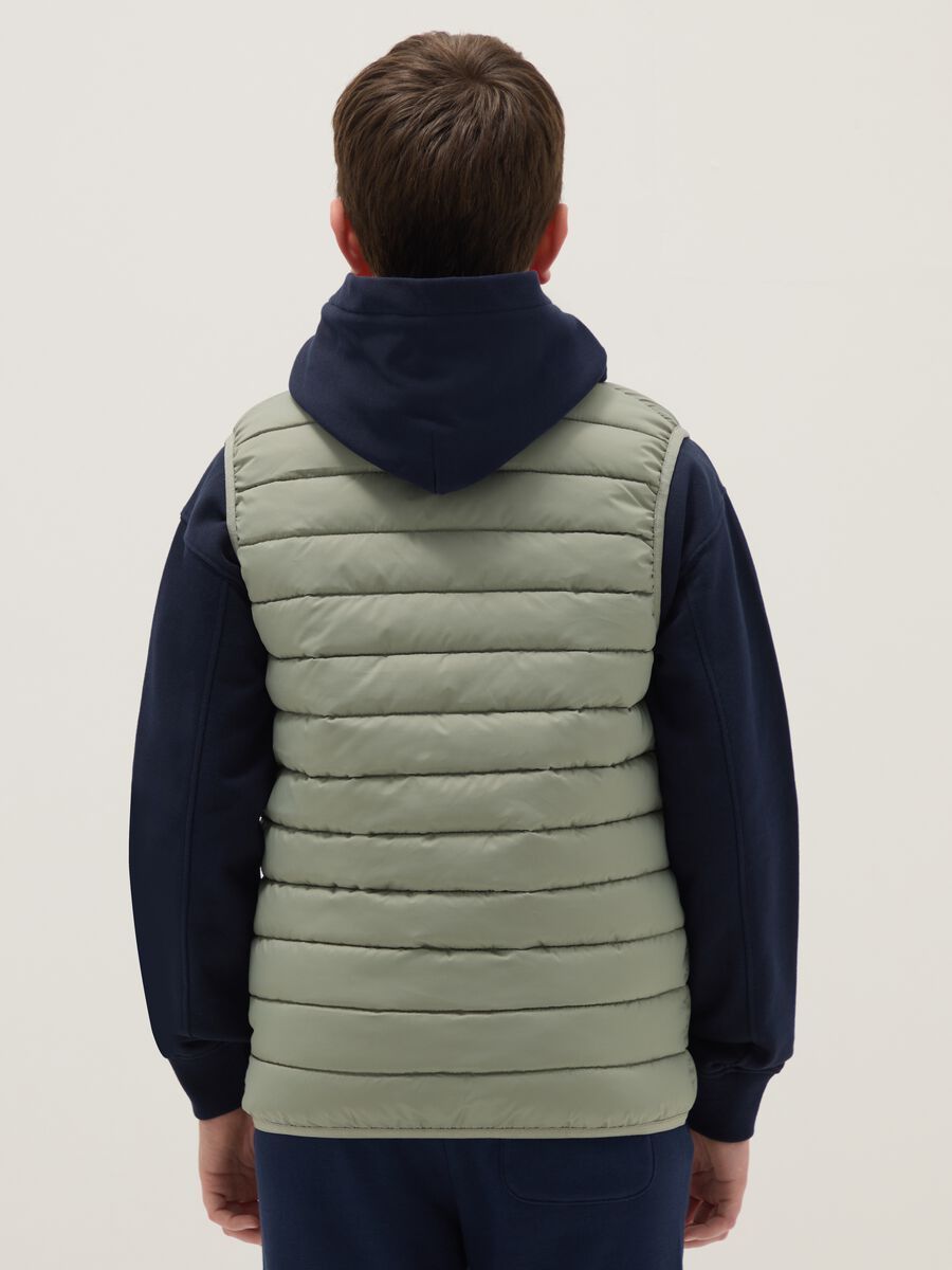 Gr&uuml;ne gepolsterte Jungenweste Regular Fit mit Kapuze_1
