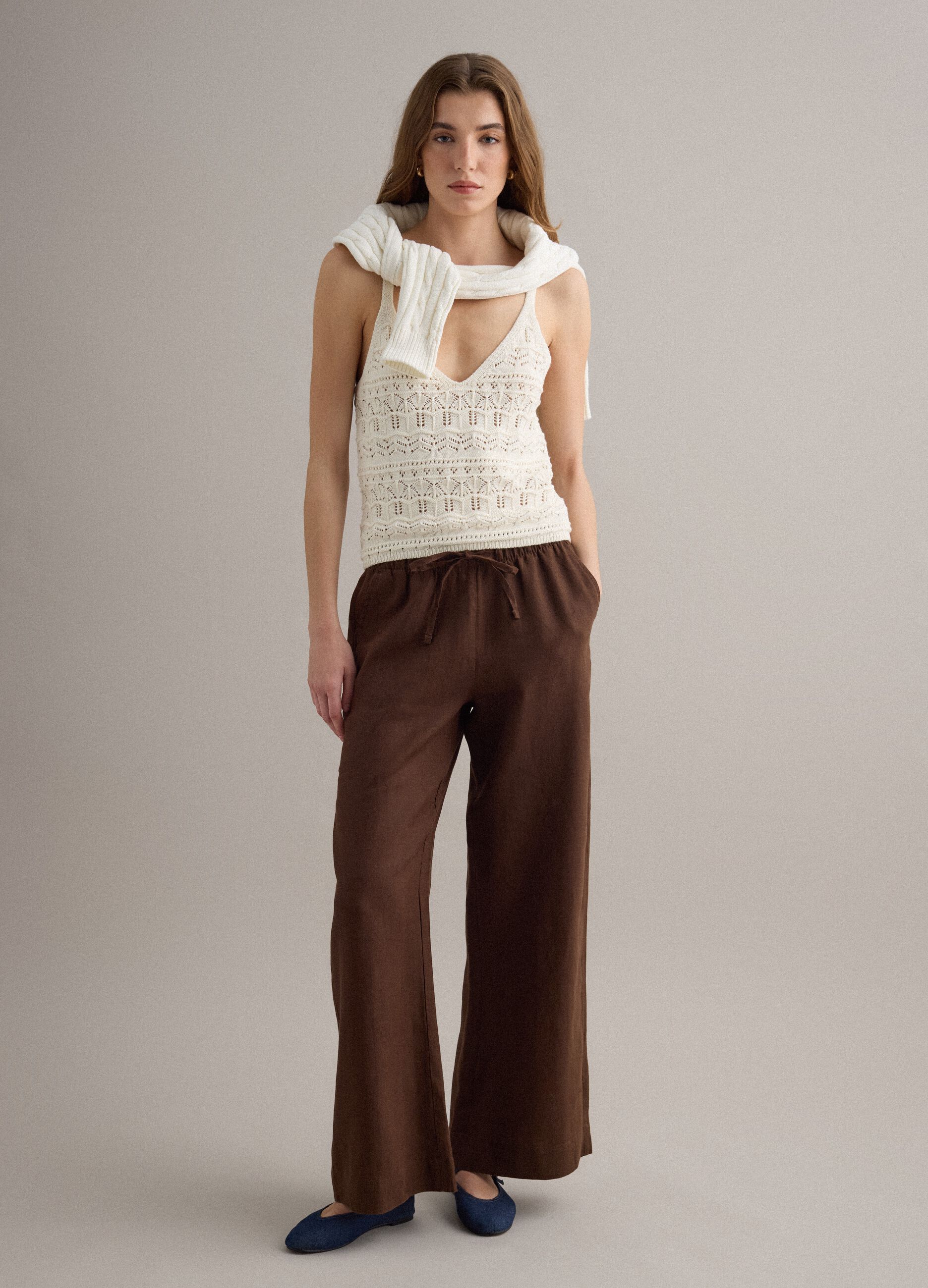 Wei&szlig;es Regular-Fit-Top aus reiner Baumwolle mit Strickstruktur