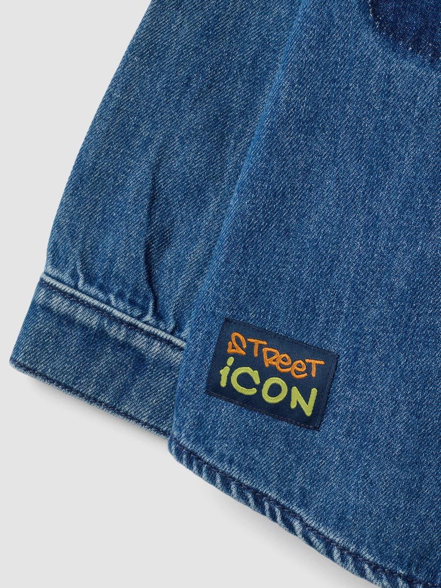 Blaue Denim-Shacket mit Kapuze aus Baumwoll- und Viskosemix f&uuml;r Jungen_2