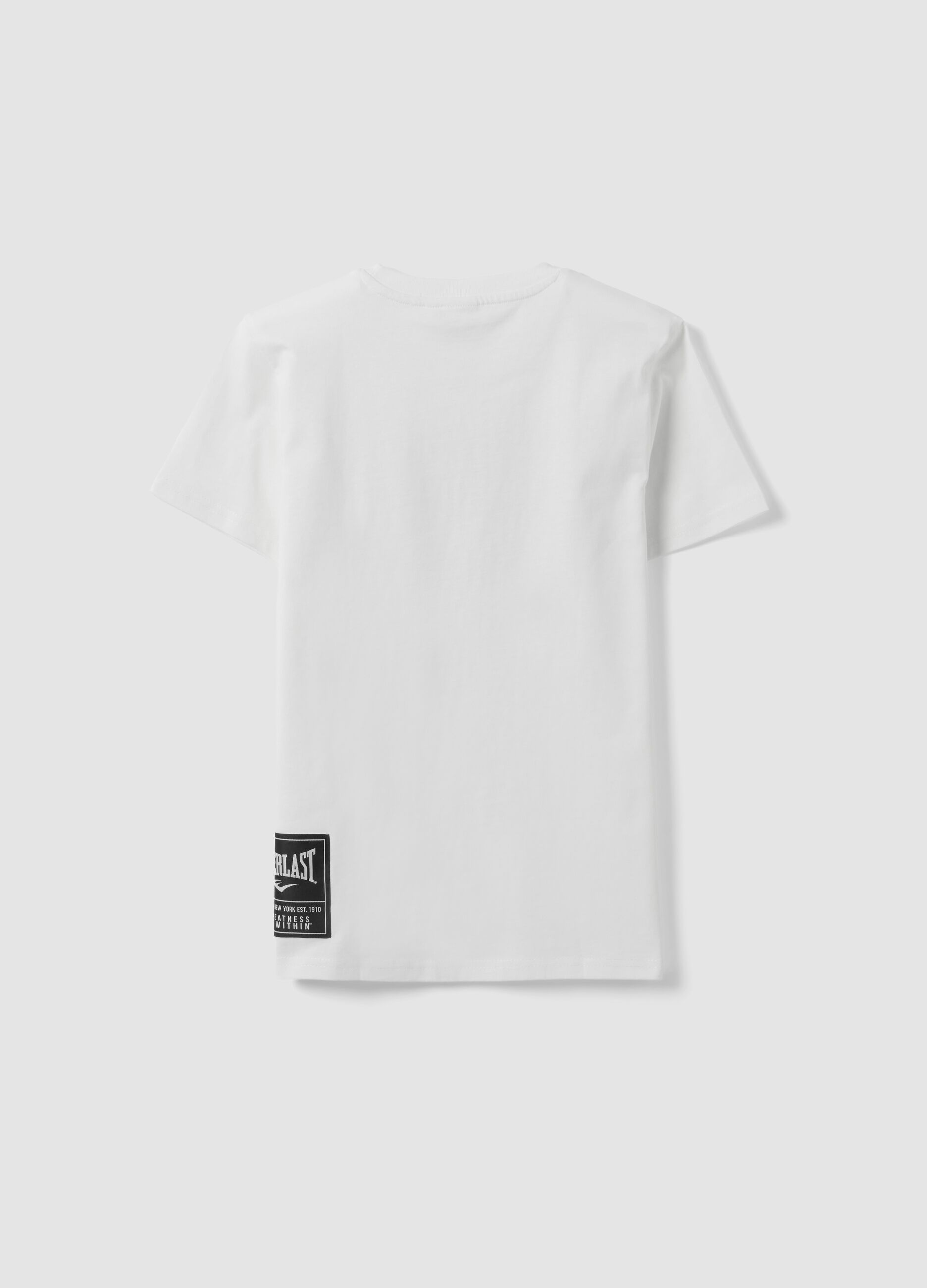 T-shirt branca em algod&atilde;o puro com estampado frontal, corte regular para rapaz
