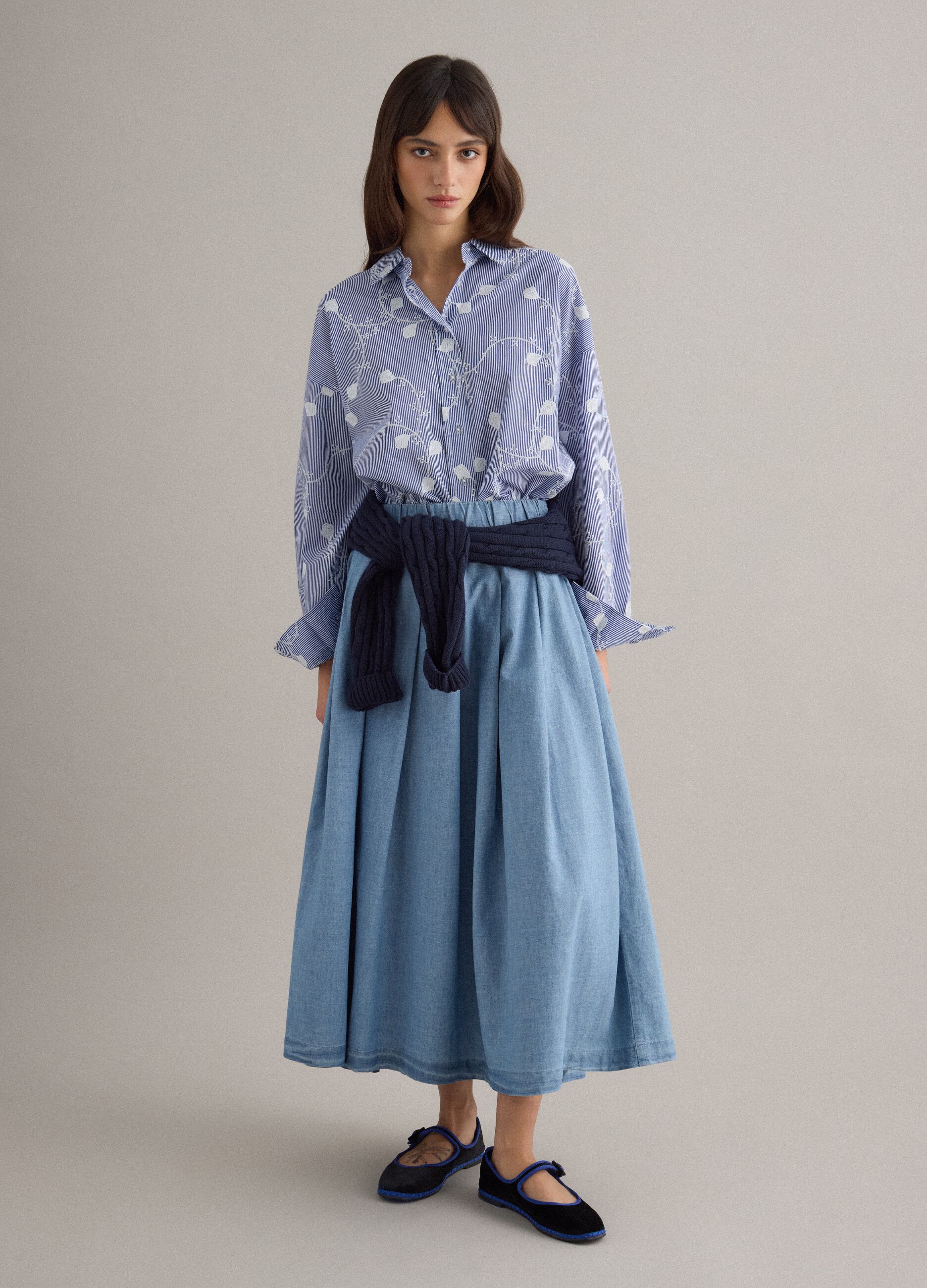 Long light blue skirt in pure cotton with pleats