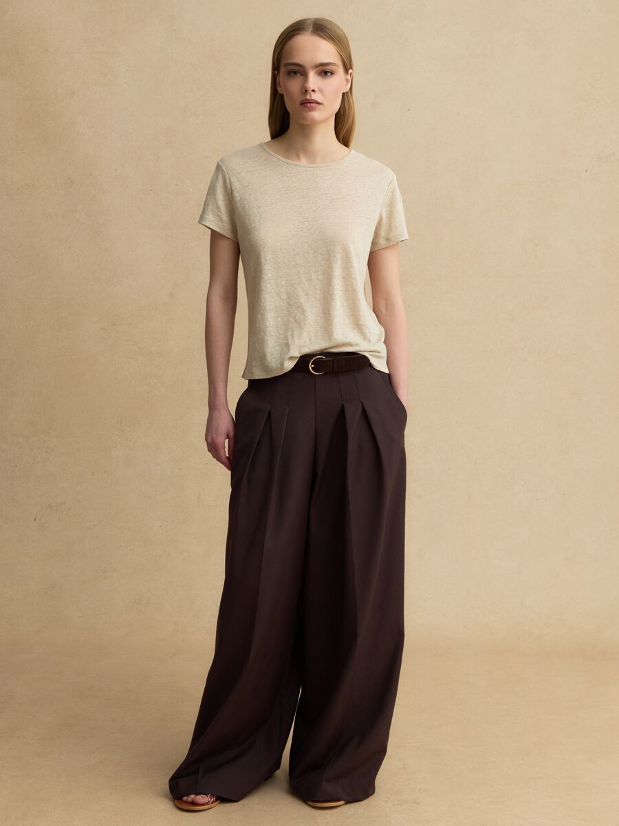 Camiseta beige de manga corta en lino puro, corte regular_2