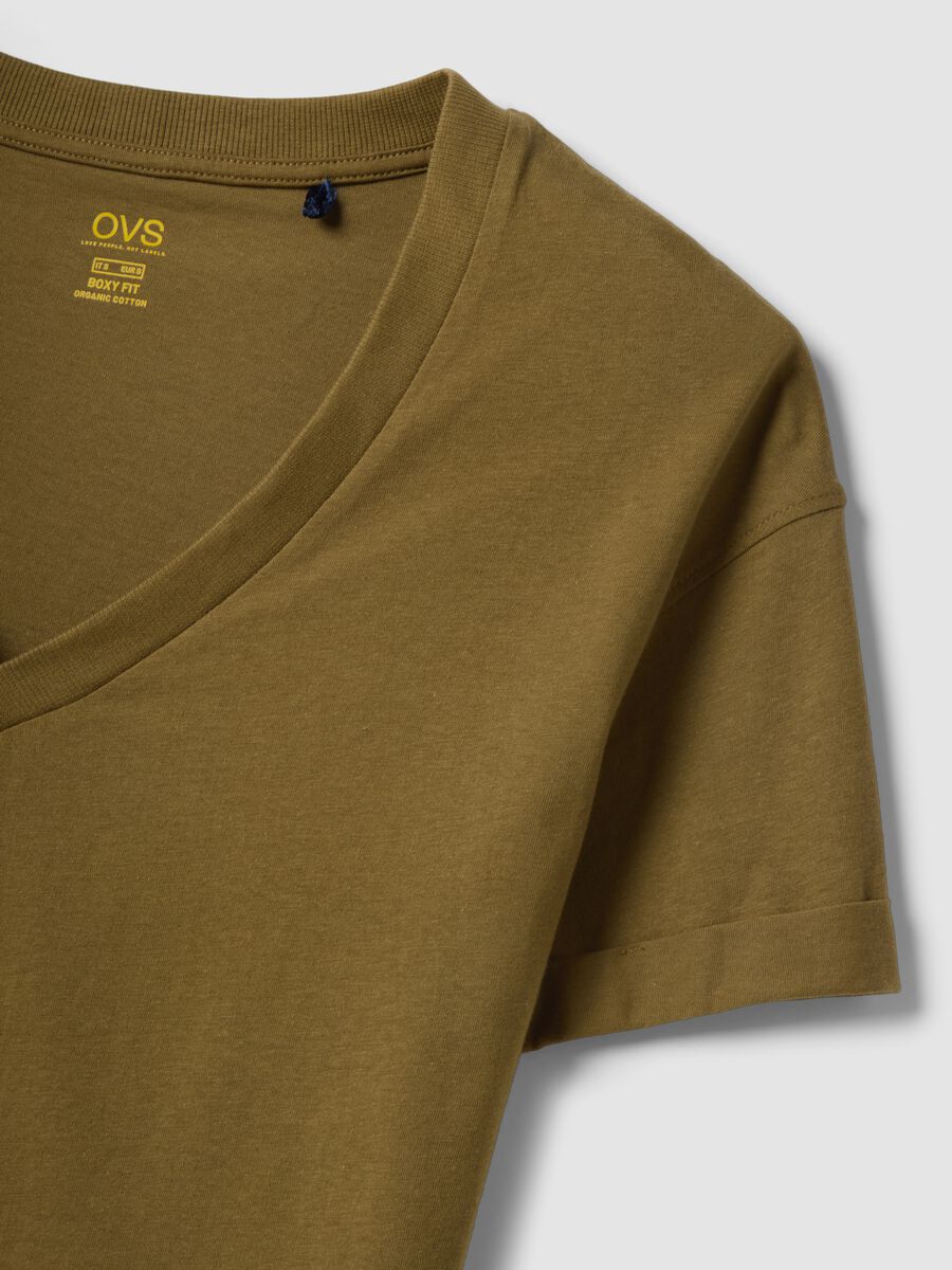 Gr&uuml;nes T-Shirt aus reiner Baumwolle in Relaxed Fit mit V-Ausschnitt_5