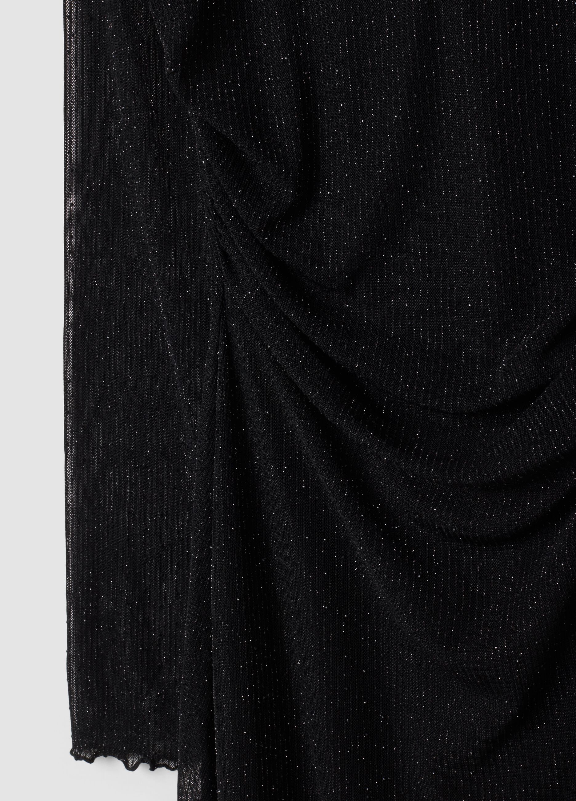 Schwarzes Kleid aus Stretchmaterial mit Rundhalsausschnitt