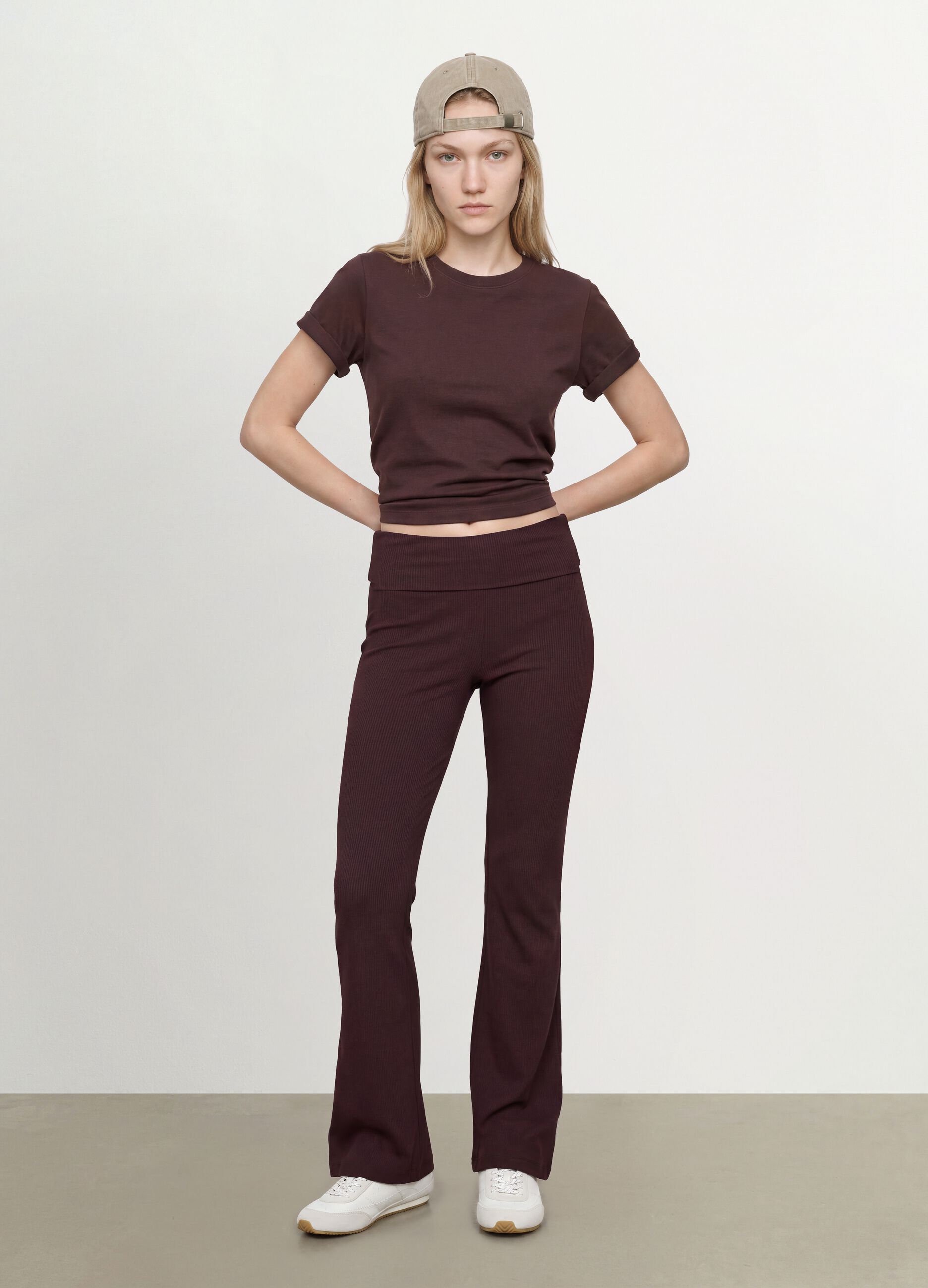 Braunes T-Shirt aus reiner Bio-Baumwolle mit Rundhalsausschnitt, Regular Fit
