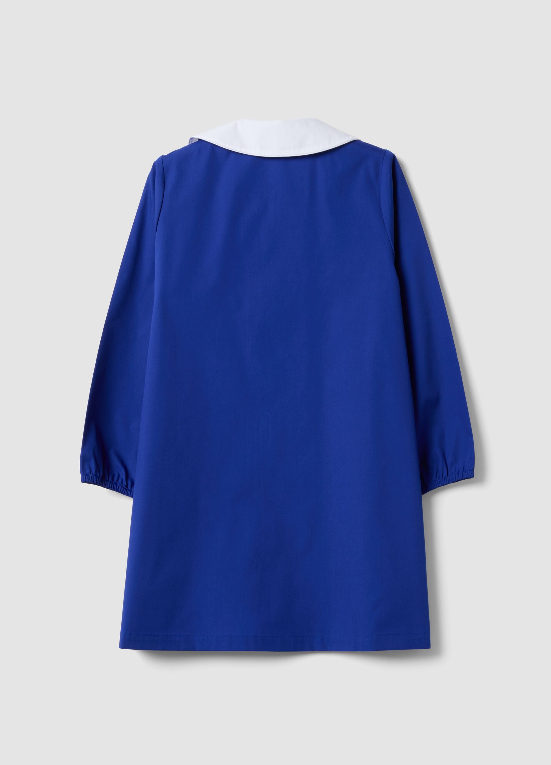 Babi escolar azul para ni&ntilde;a con cuello blanco y bordado de Stitch