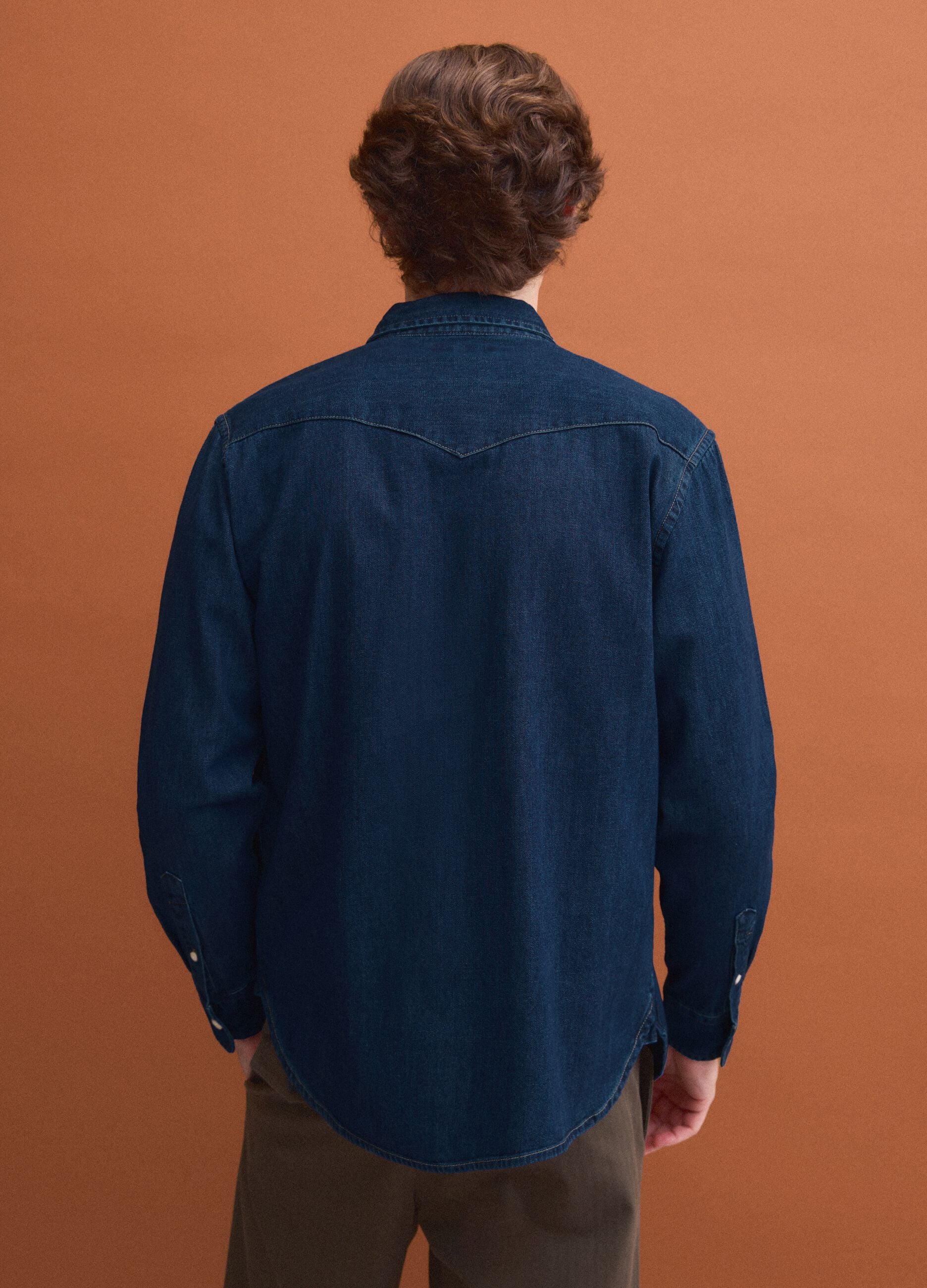 Blue pure cotton shirt with buttons and classic collar, regular fit