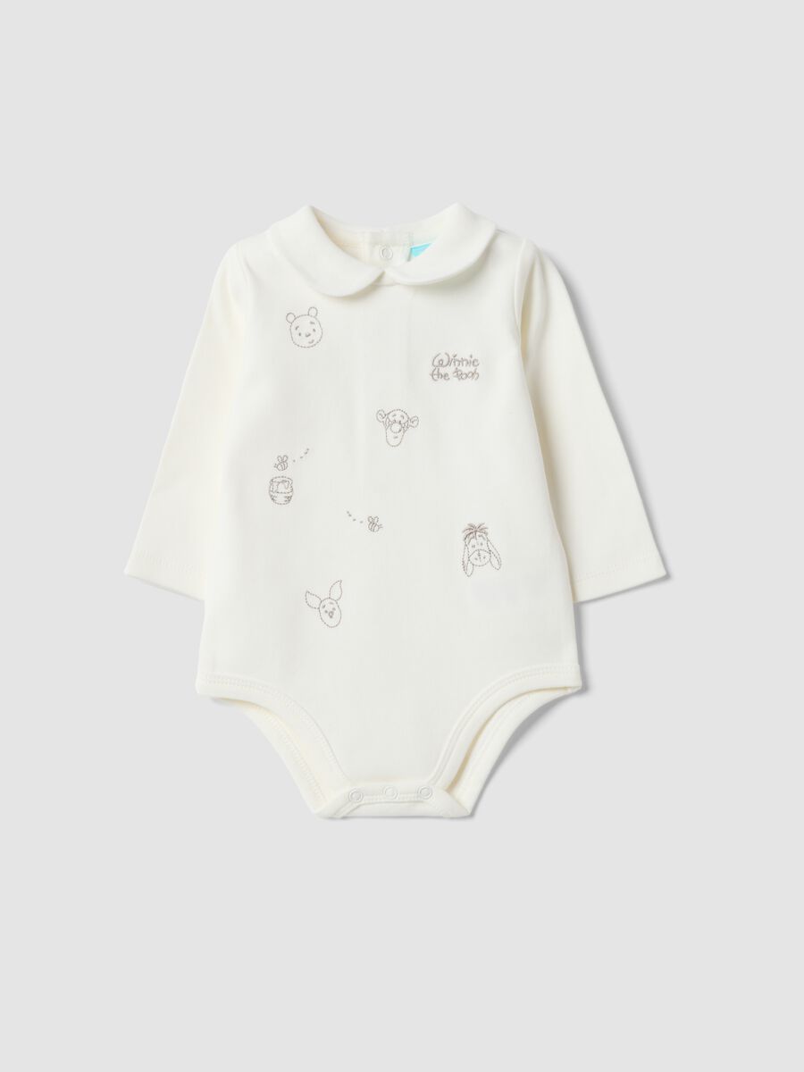Wei&szlig;er Baby-Body aus reiner Bio-Baumwolle mit Kragen und Winnie‑the‑Pooh-Print_0