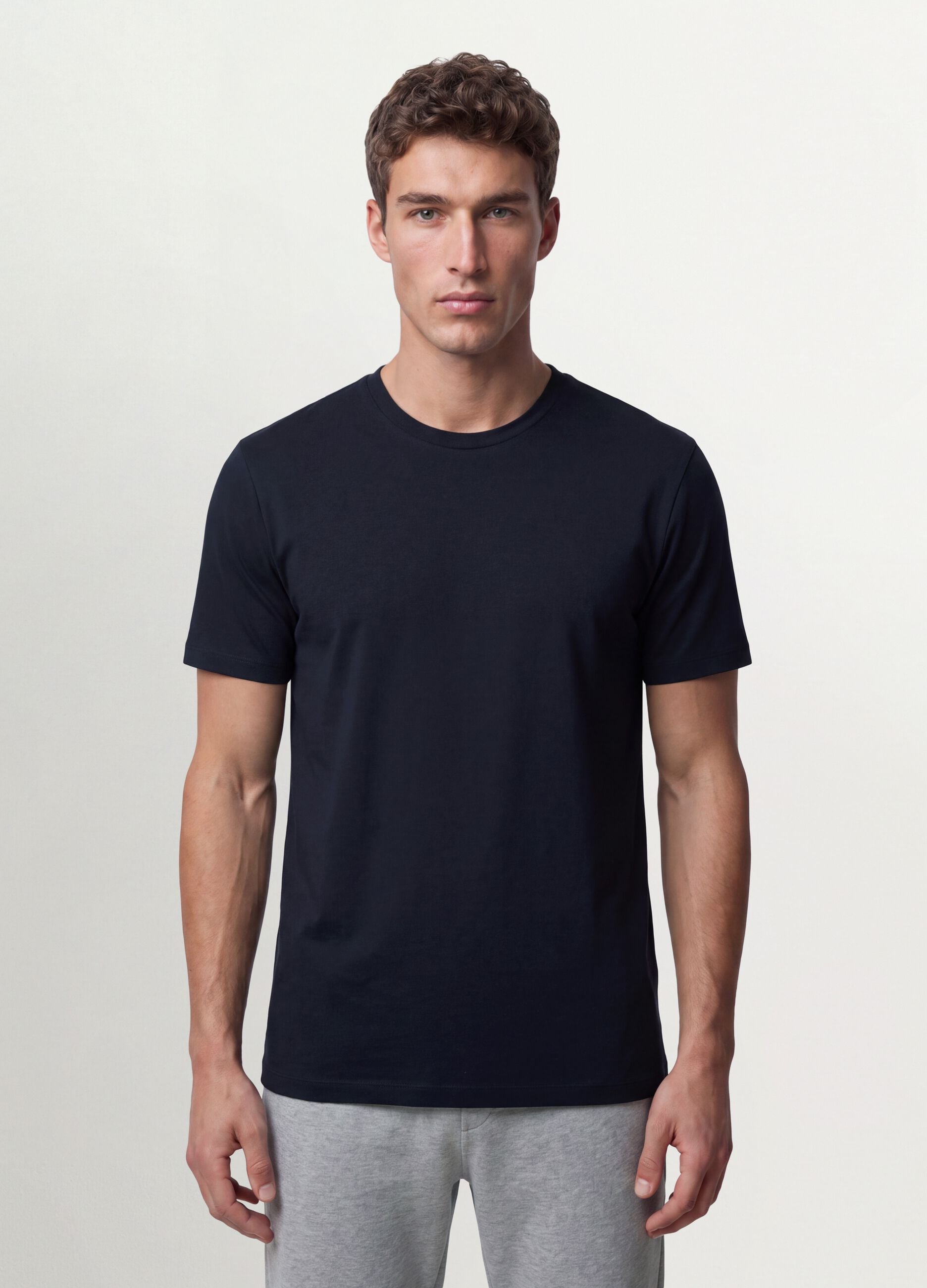 Schwarzes Slim-Fit T-Shirt aus Bio-Baumwolle mit kurzen &Auml;rmeln