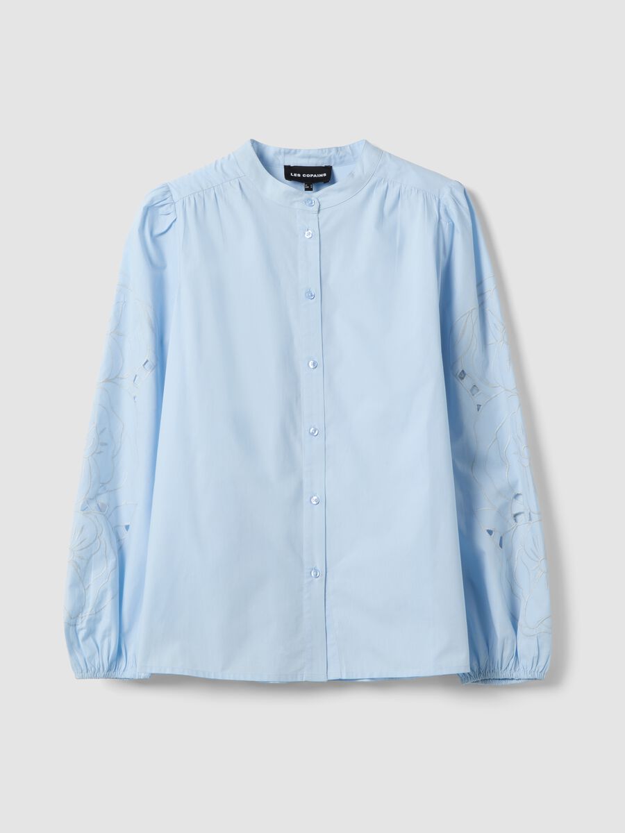 Hellblaues Baumwollhemd im Regular-Fit mit Stickereien_5